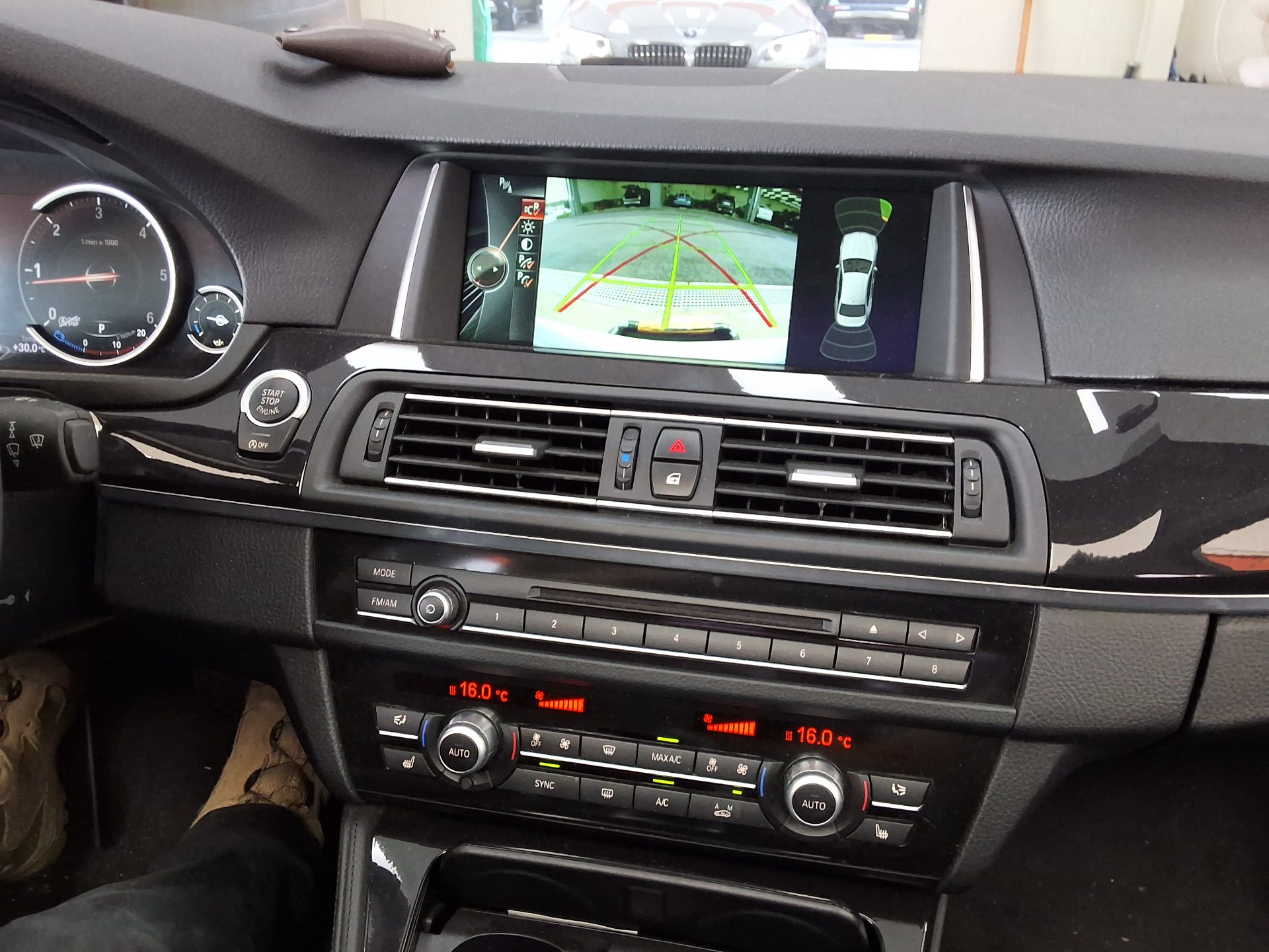 بي إم دبليو 5 Series (6Th Gen) 520D إكس درايف 2014 520d