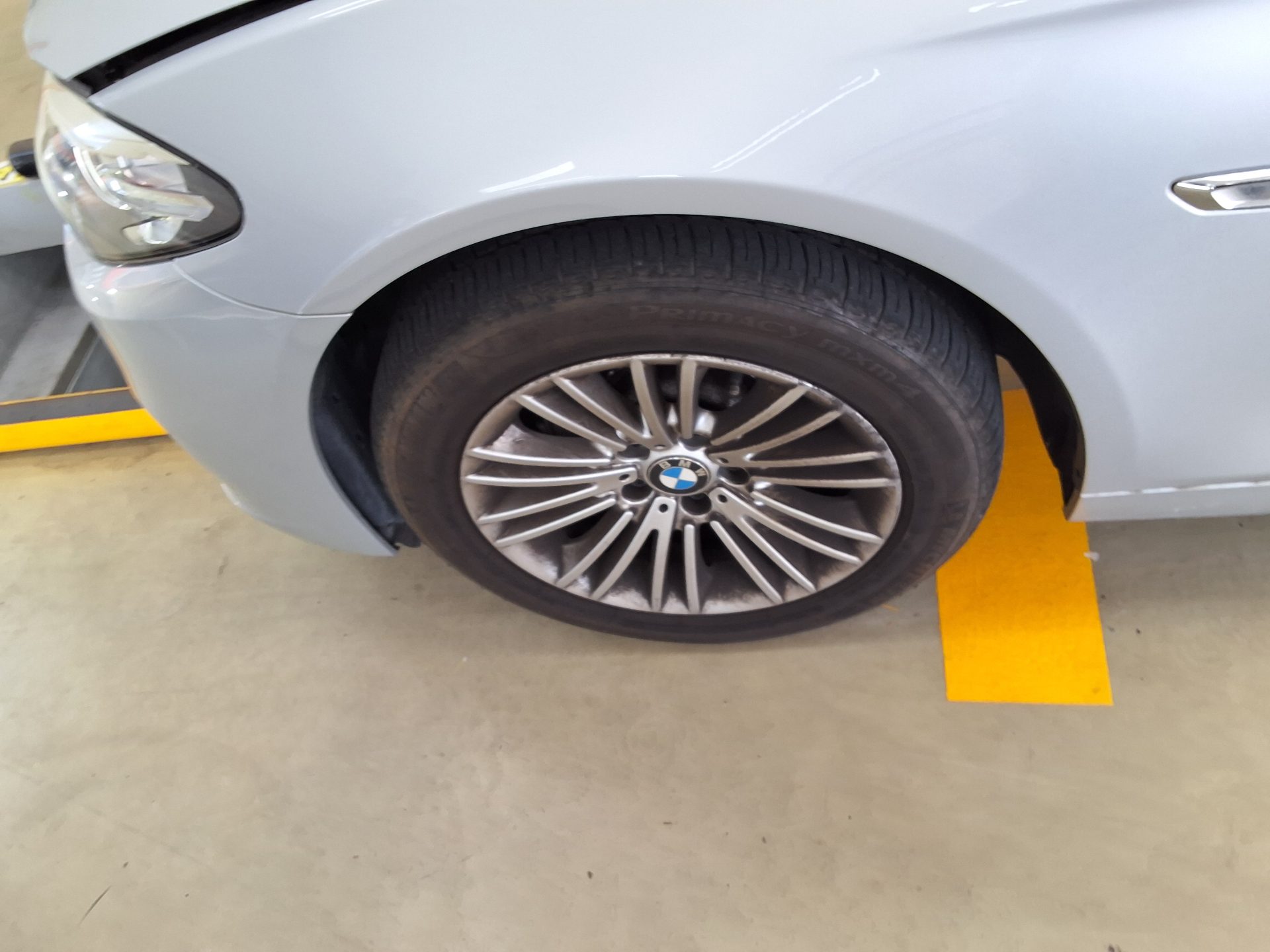 بي إم دبليو 5 Series (6Th Gen) 520D إكس درايف 2014 520d