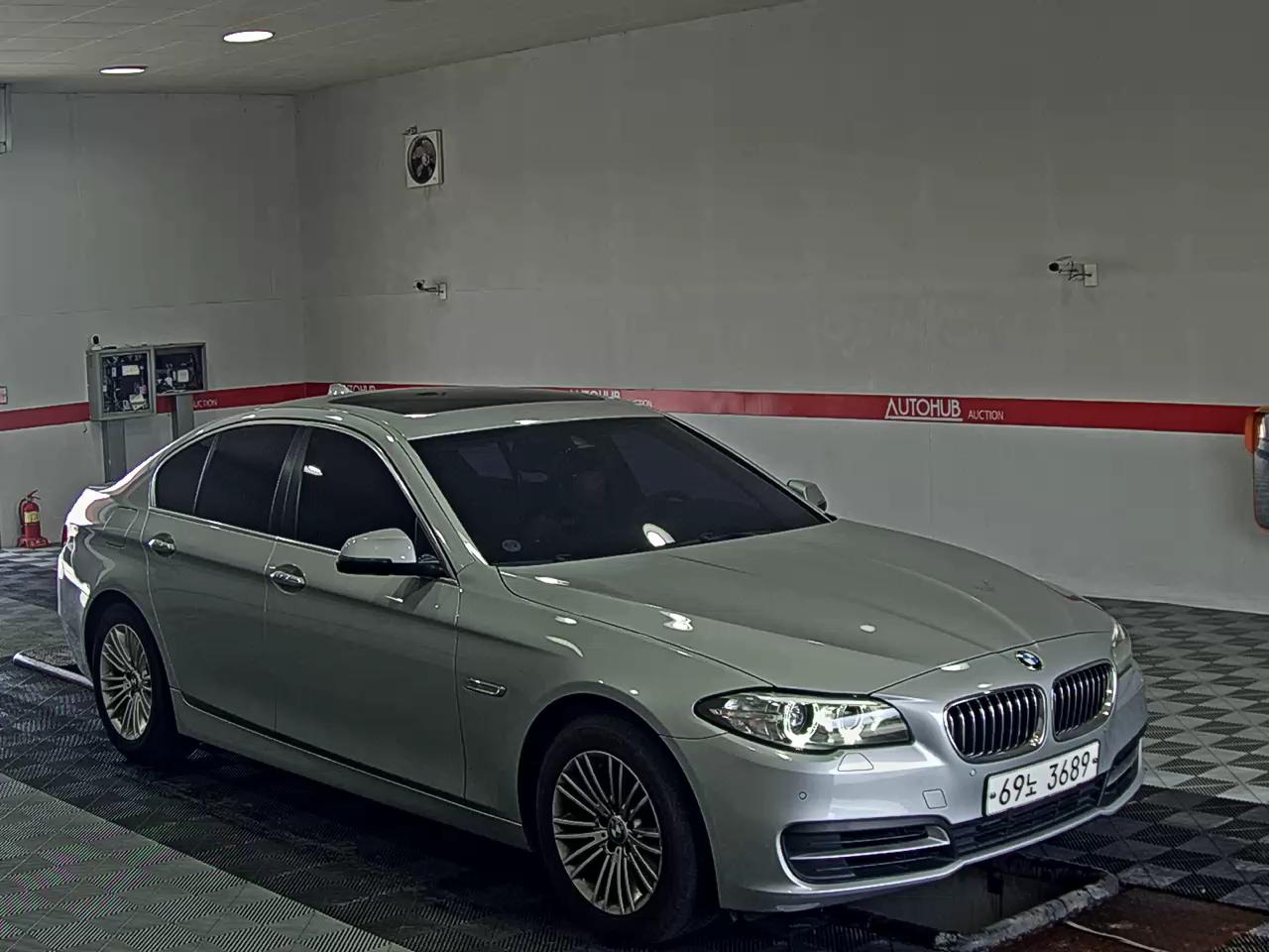 بي إم دبليو 5 Series (6Th Gen) 520D إكس درايف 2014 520d