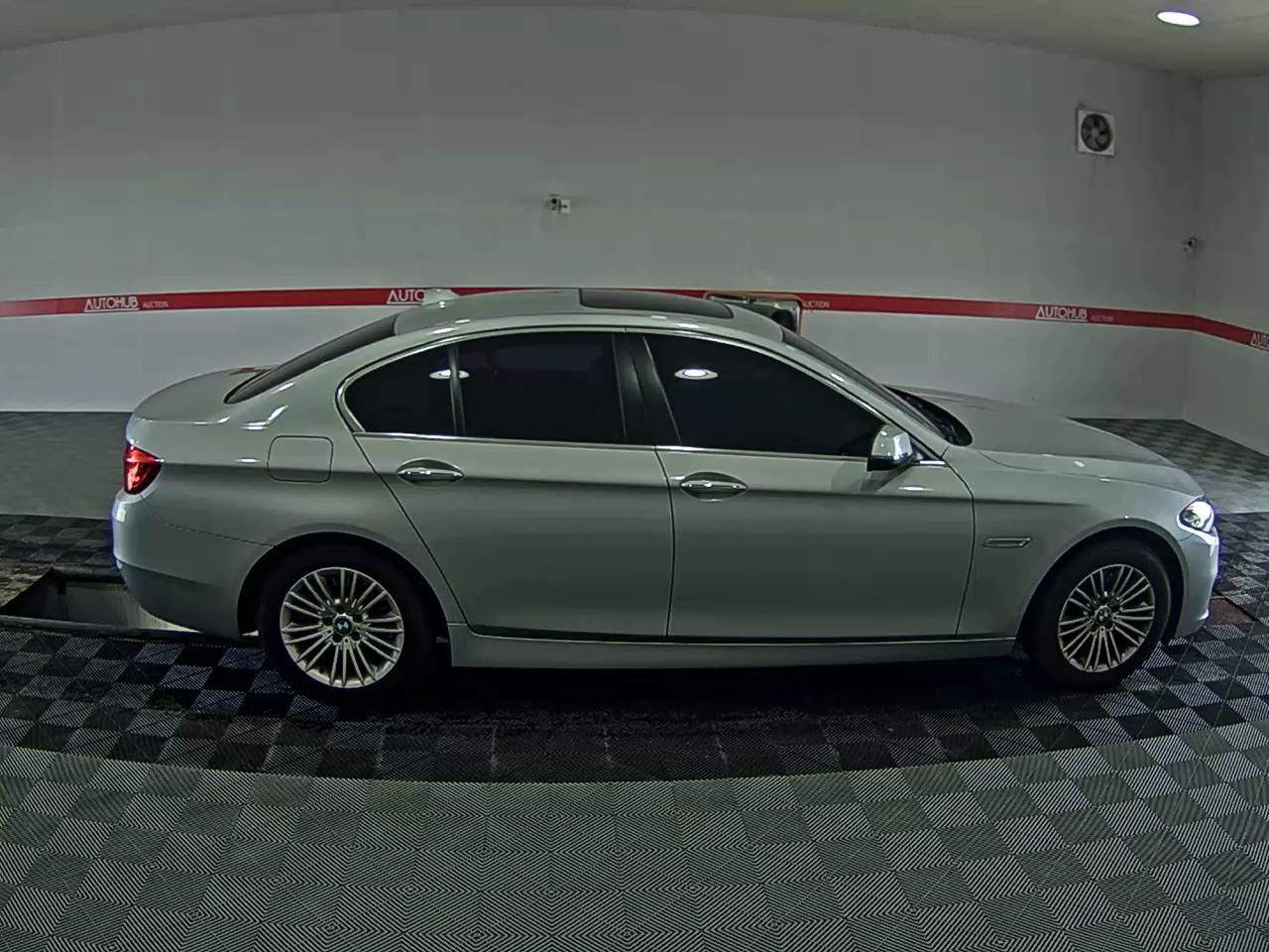 بي إم دبليو 5 Series (6Th Gen) 520D إكس درايف 2014 520d