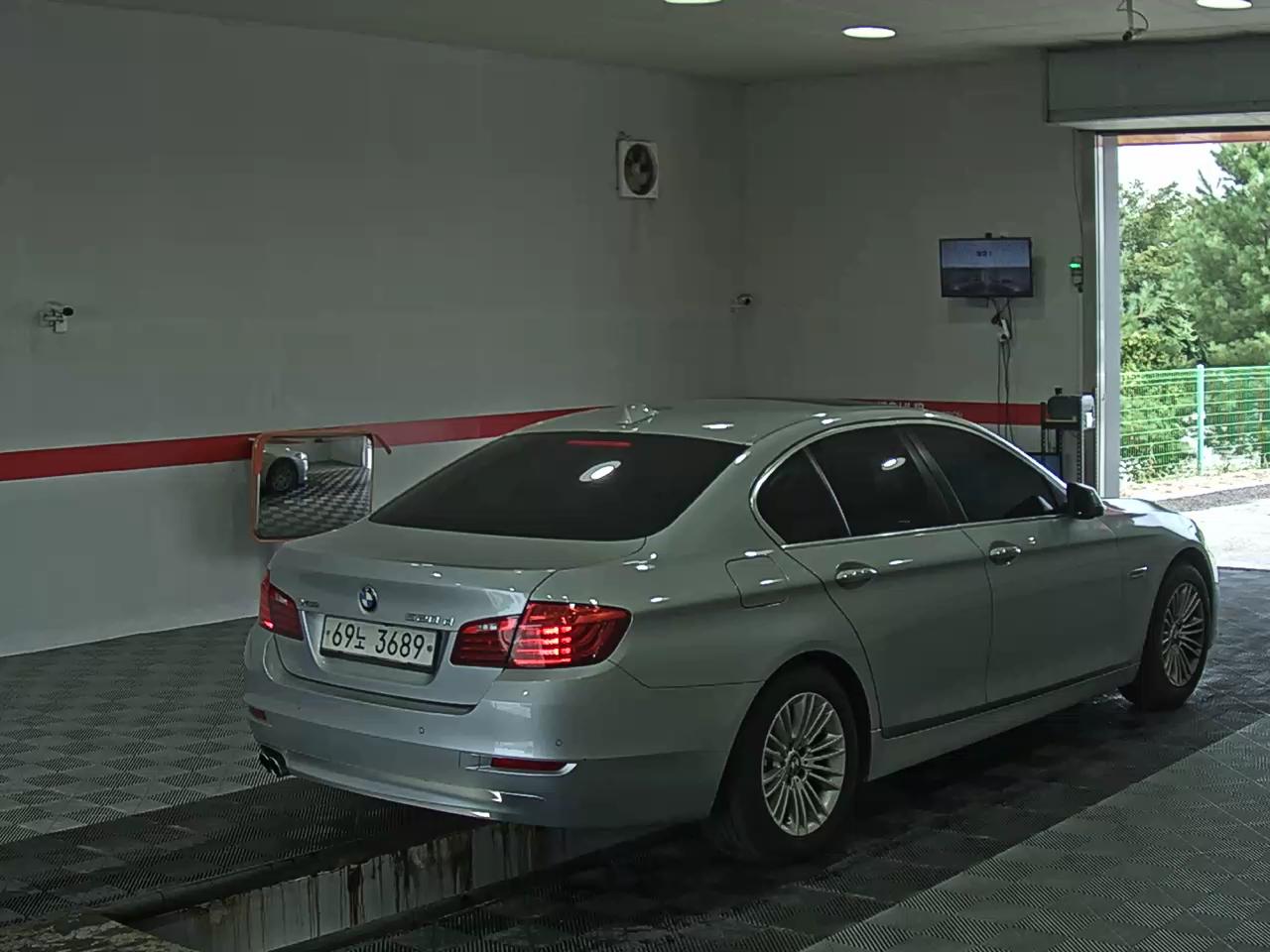 بي إم دبليو 5 Series (6Th Gen) 520D إكس درايف 2014 520d
