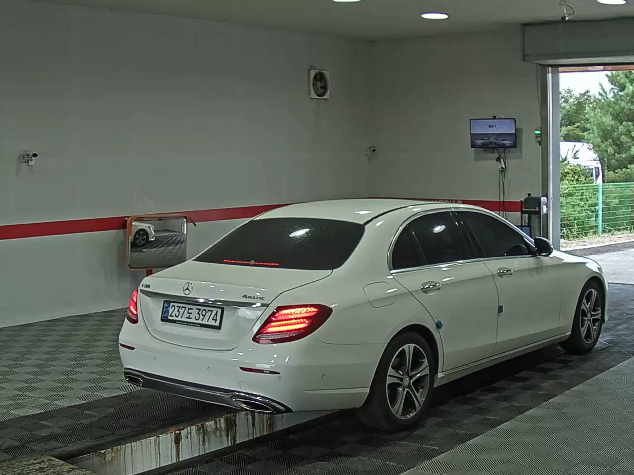 مرسيدس بنز E Class (5Th Gen) E300 Avantgarde Intelligent 2017 E300