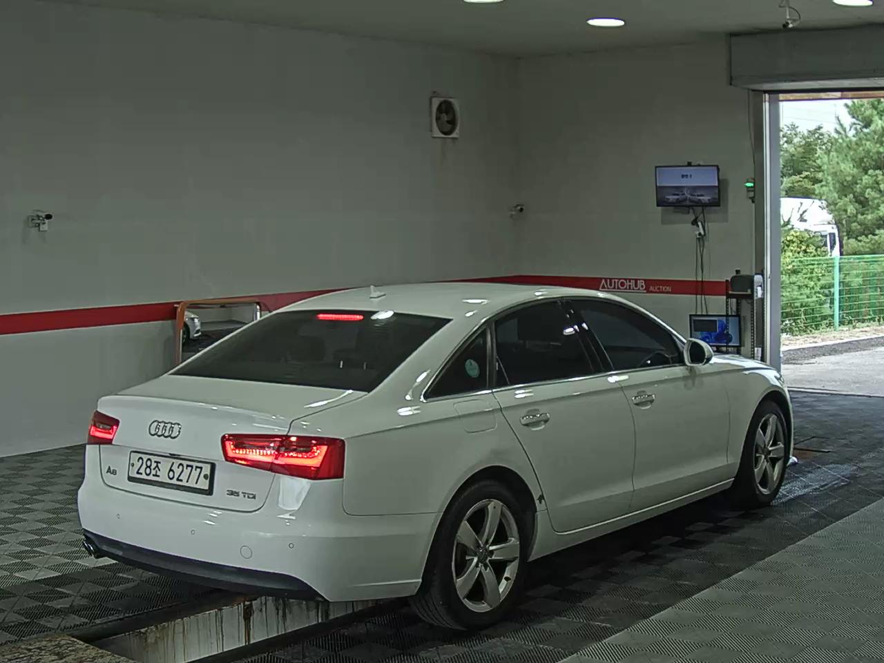 أودي إيه 6 (4Th Gen) 35 TDI Dynamic 2015