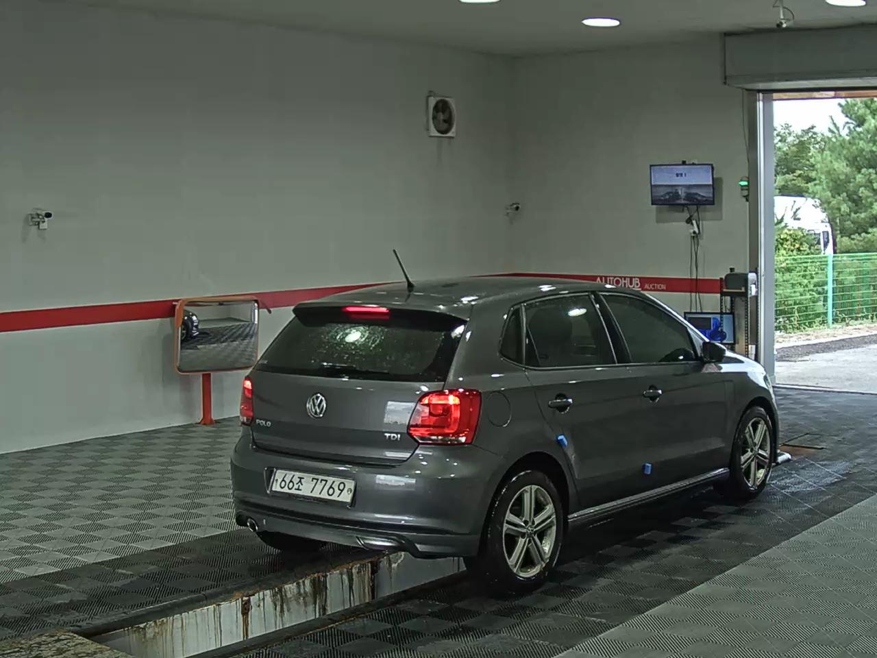 فولكس فاجن الجديد بولو (5Th Gen) 1.6 TDI R Line 2013 LINE