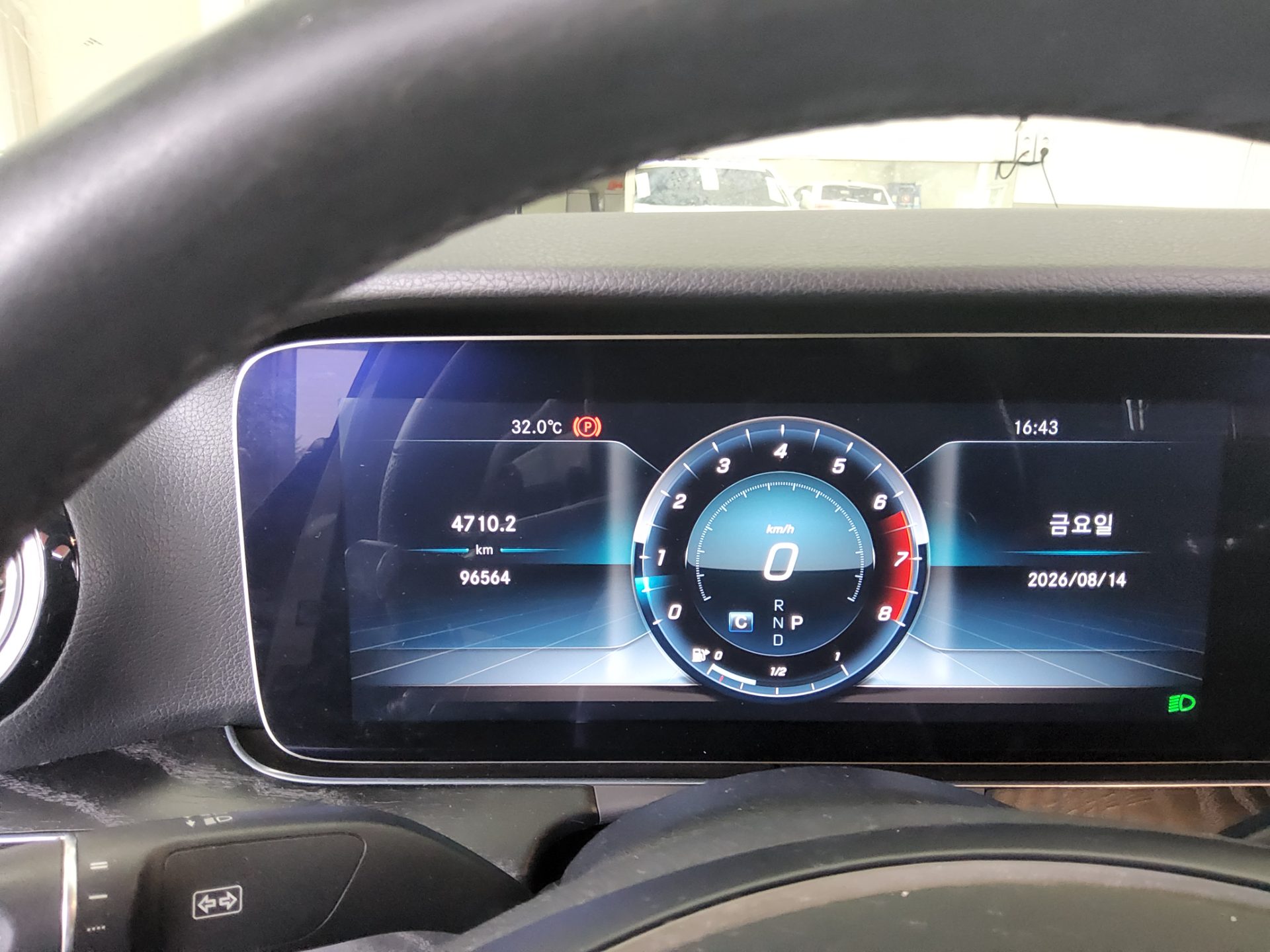 مرسيدس بنز E Class (5Th Gen) E300 فورماتيك Avantgarde 2018 4MATIC