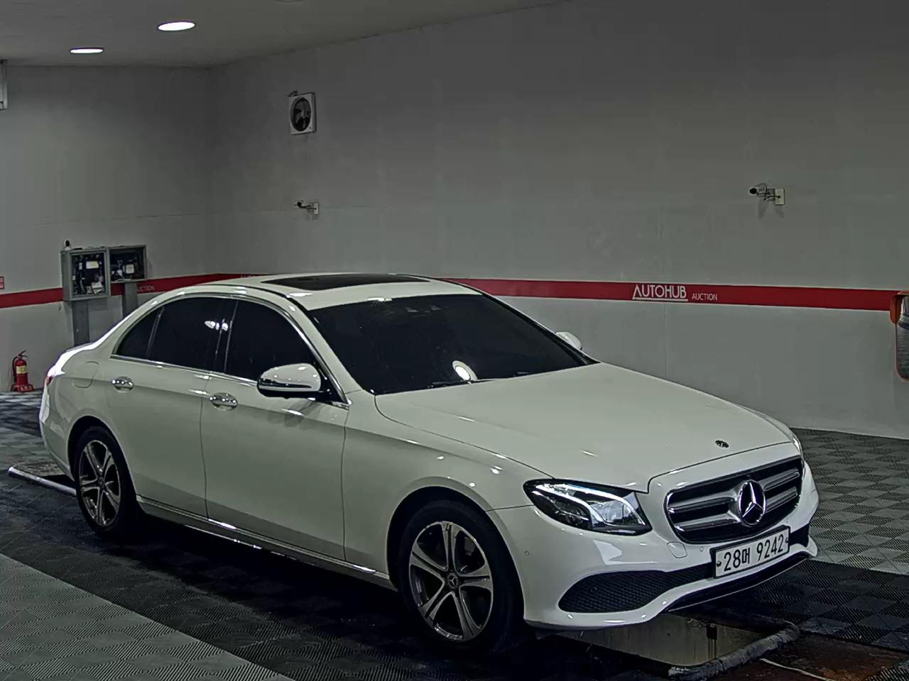 مرسيدس بنز E Class (5Th Gen) E300 فورماتيك Avantgarde 2018 4MATIC