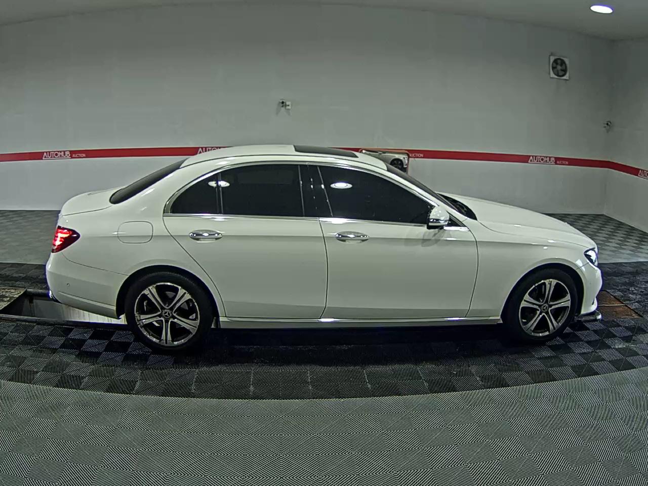 مرسيدس بنز E Class (5Th Gen) E300 فورماتيك Avantgarde 2018 4MATIC
