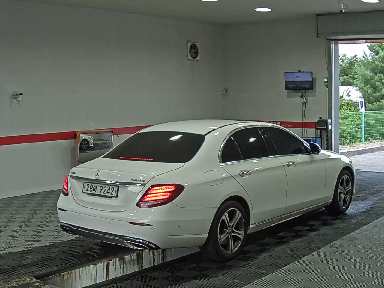 مرسيدس بنز E Class (5Th Gen) E300 فورماتيك Avantgarde 2018 4MATIC