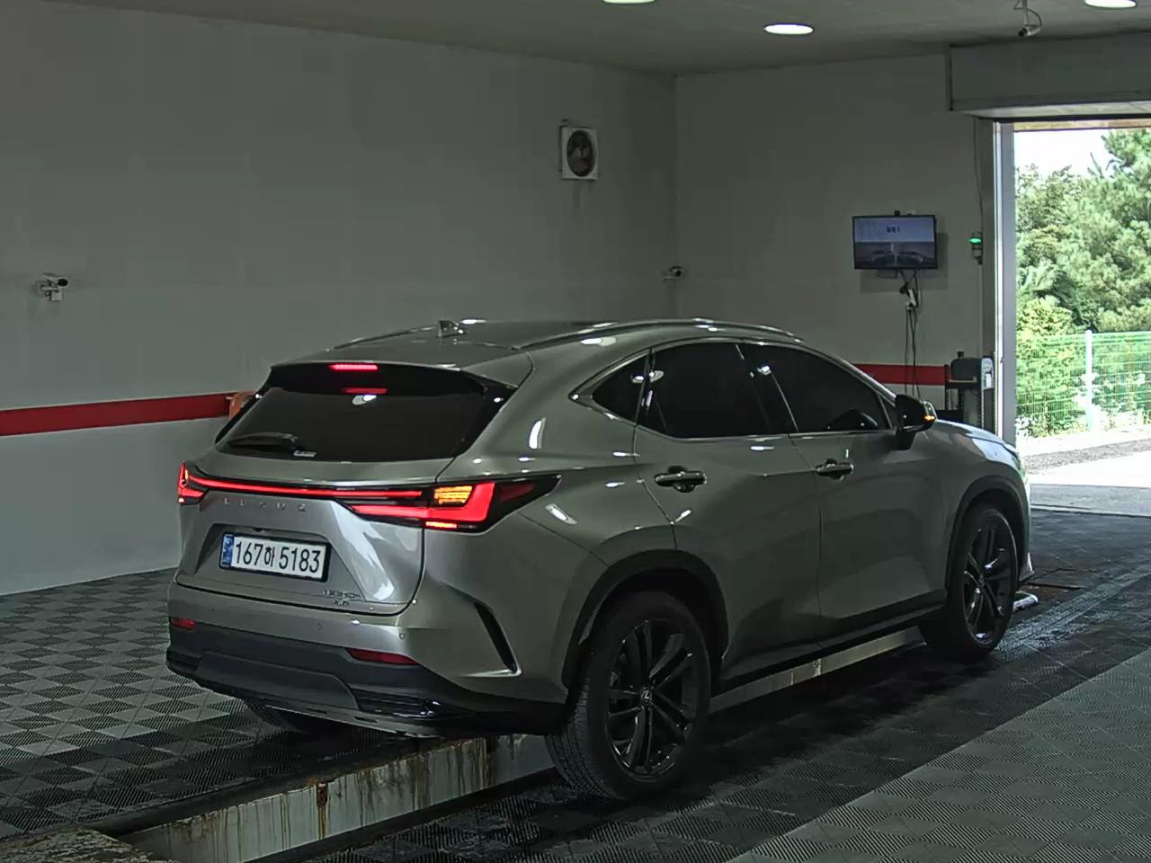 لكزس إن إكس (2Nd Gen) 350H بريميوم 2025 بريميوم