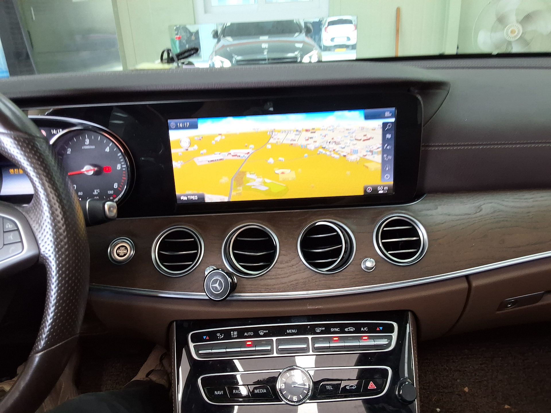 مرسيدس بنز E Class (5Th Gen) E220D فورماتيك إكسكلوسيف 2018 E220d 4MATIC إكسكلوسيف