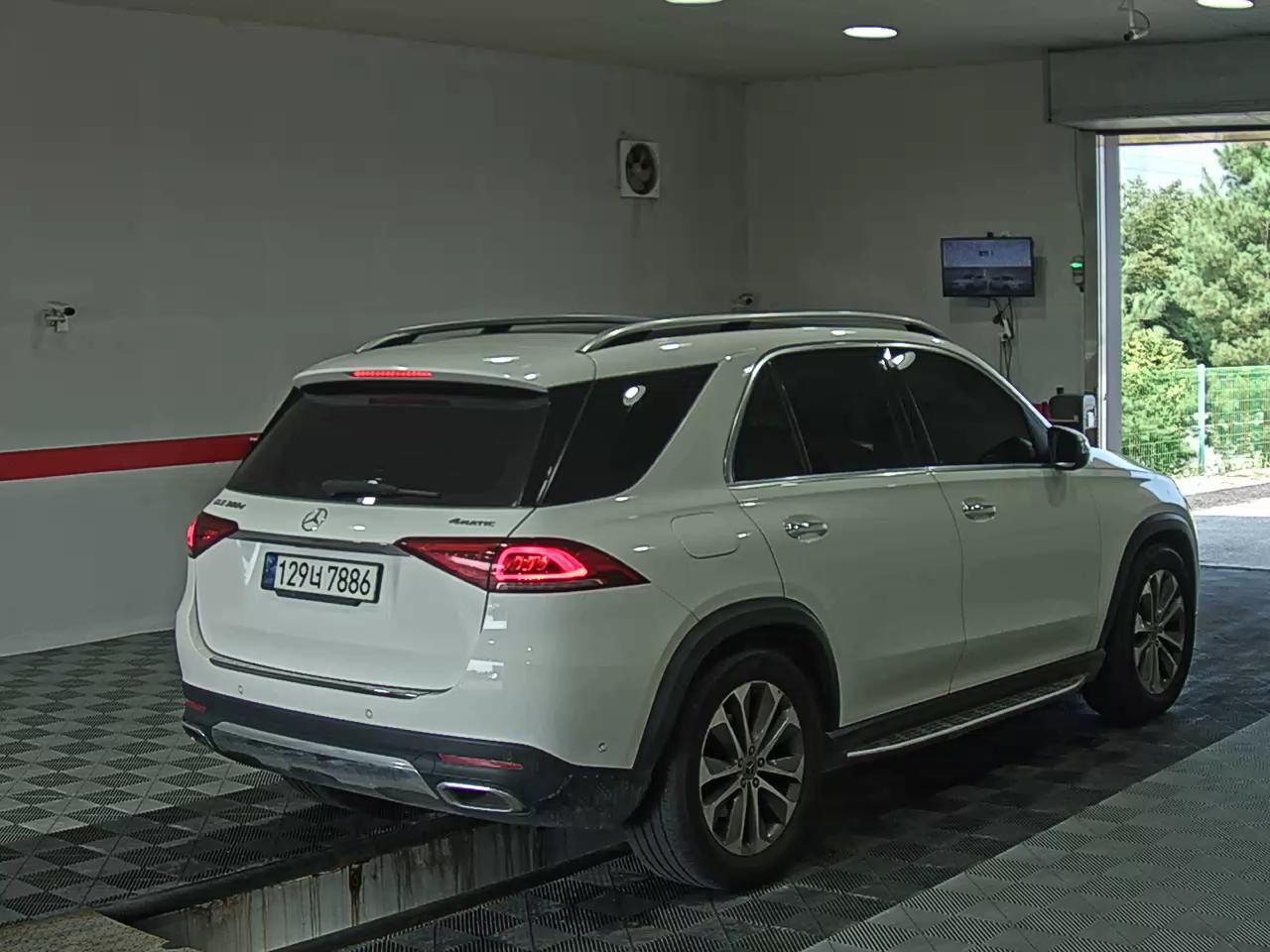 مرسيدس بنز جي إل إي Class (4Th Gen) جي إل إي 300D فورماتيك 2021 4MATIC