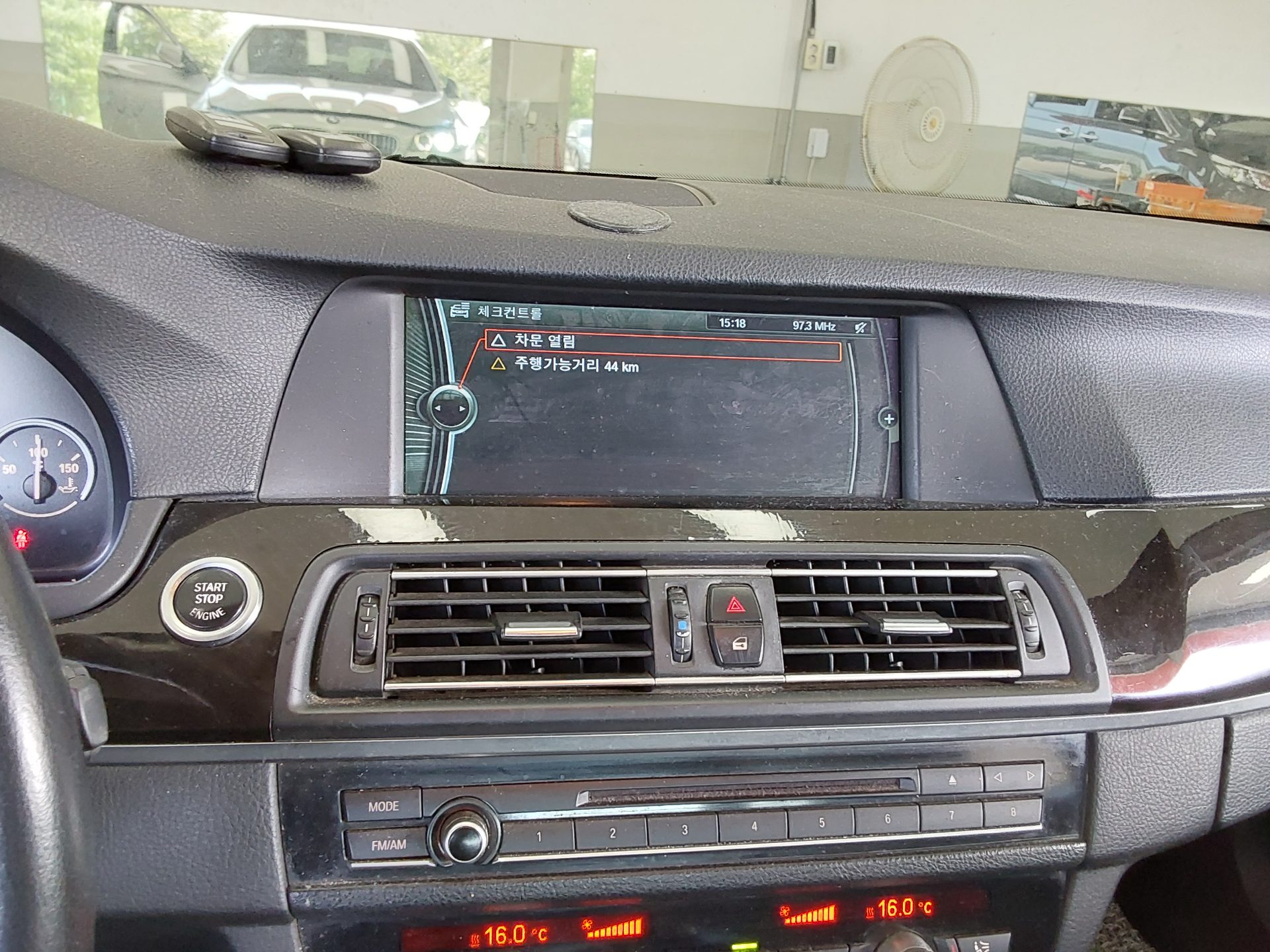 بي إم دبليو 5 Series (6Th Gen) 520D 2011 520d