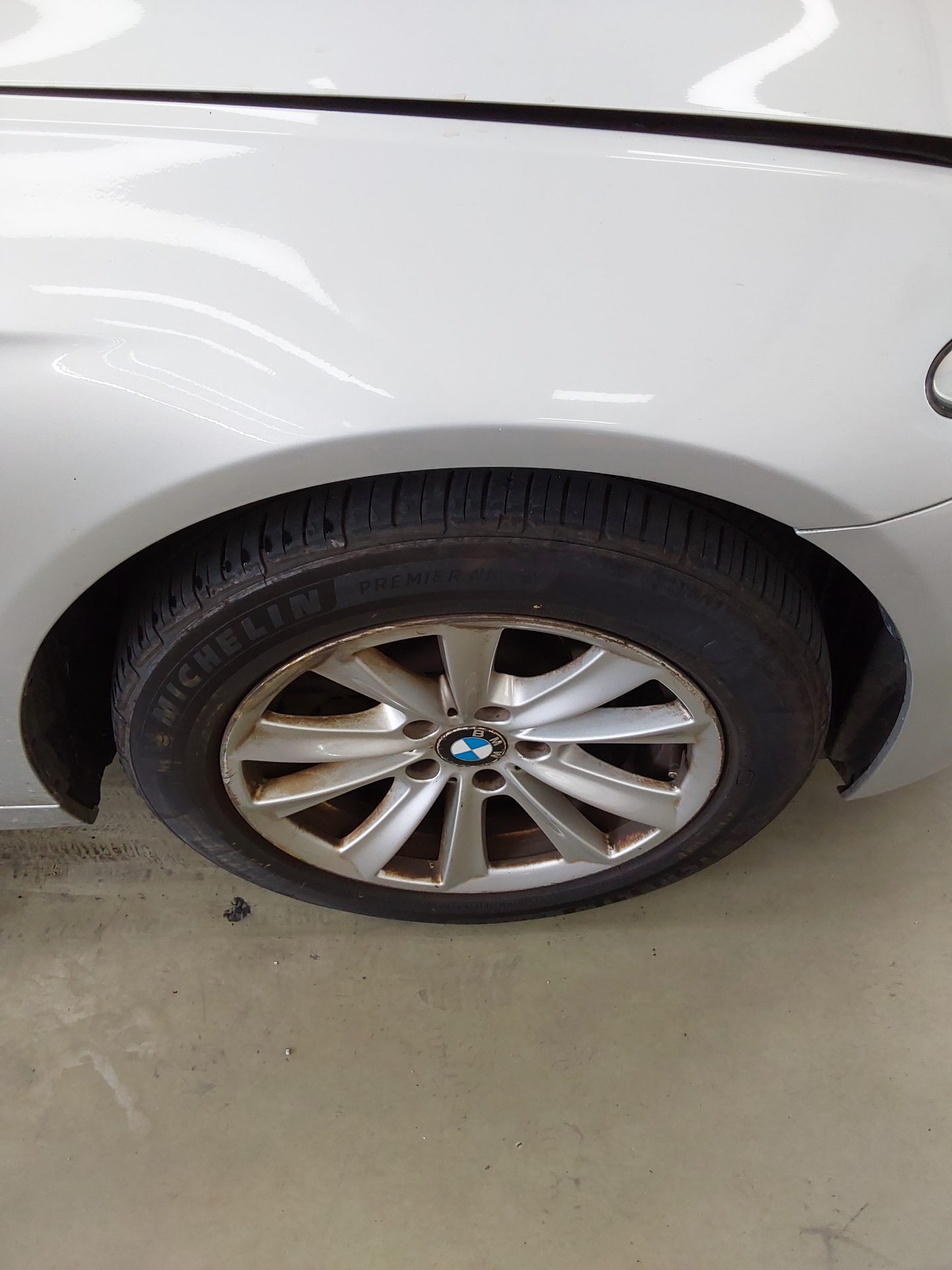 بي إم دبليو 5 Series (6Th Gen) 520D 2011 520d