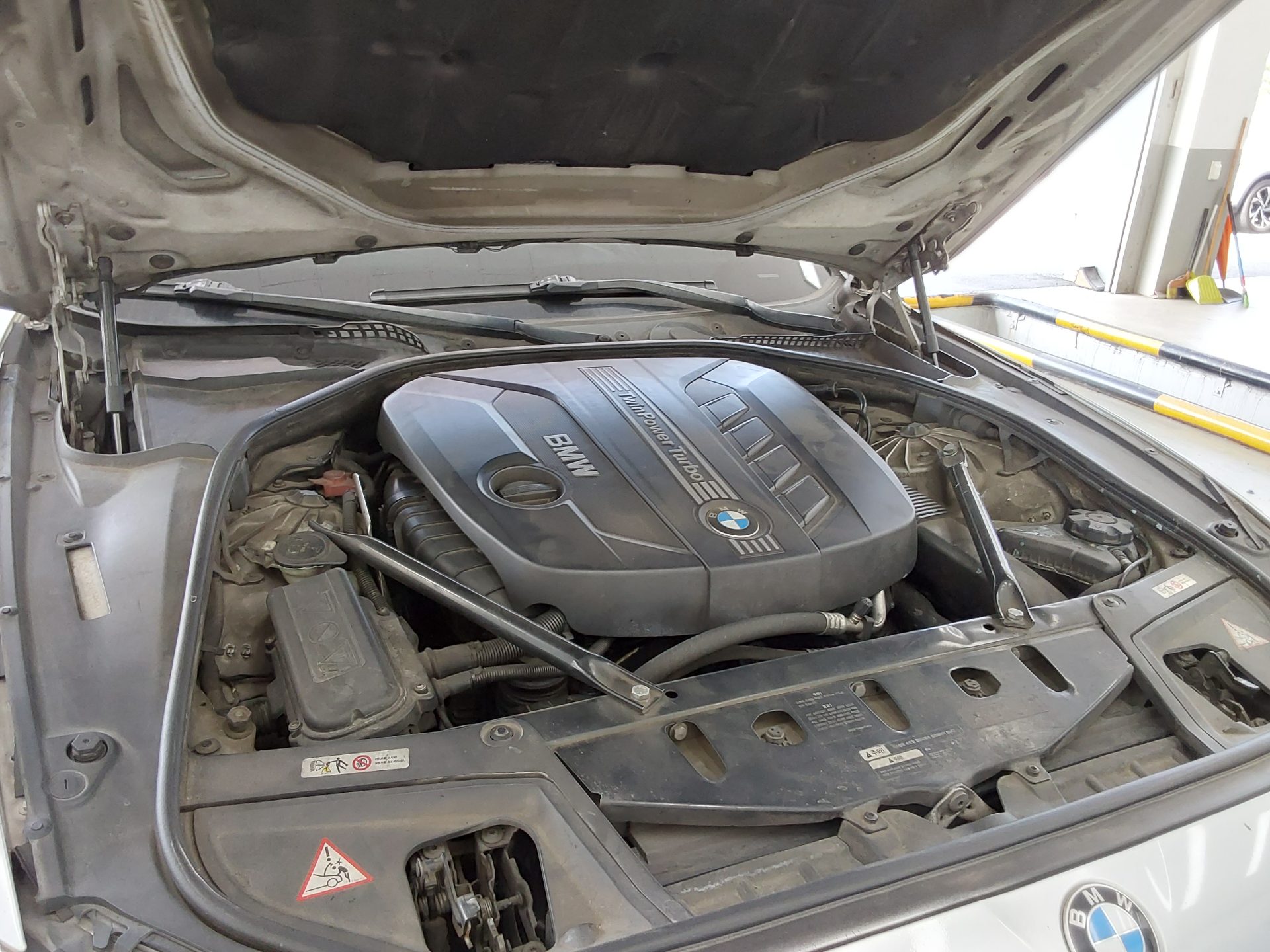 بي إم دبليو 5 Series (6Th Gen) 520D 2011 520d