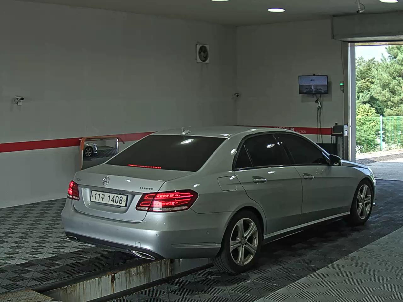 مرسيدس بنز E Class (4Th Gen) E220 Cdi Bluetec Avantgarde Sport 2015 SPORT