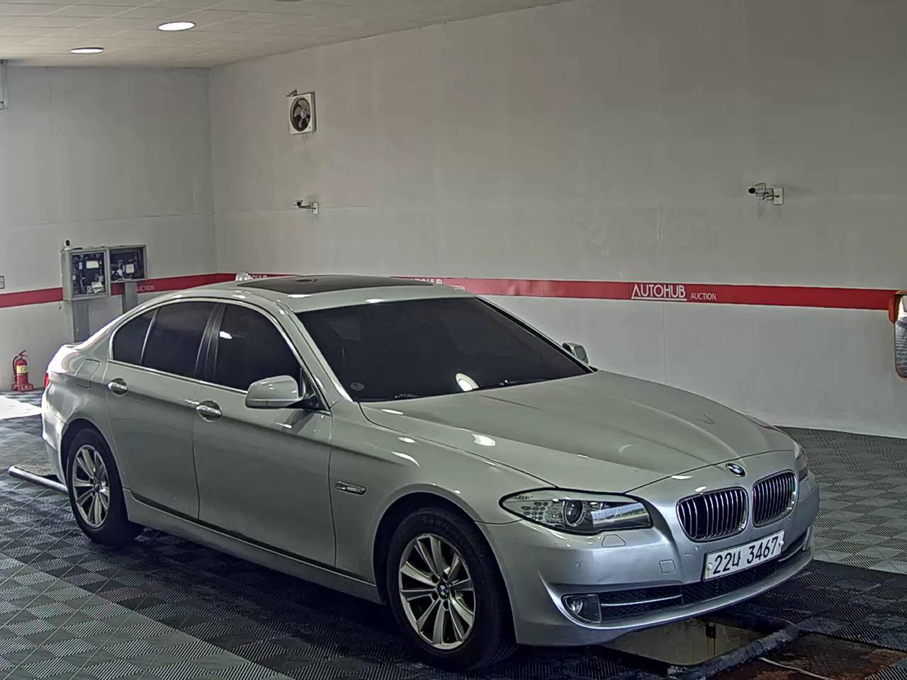 بي إم دبليو 5 Series (6Th Gen) 520D 2011 520d