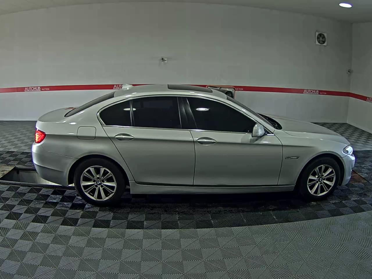 بي إم دبليو 5 Series (6Th Gen) 520D 2011 520d