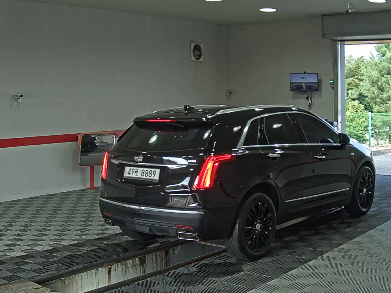 كاديلاك Xt5 3.6 بريميوم 2017 بريميوم