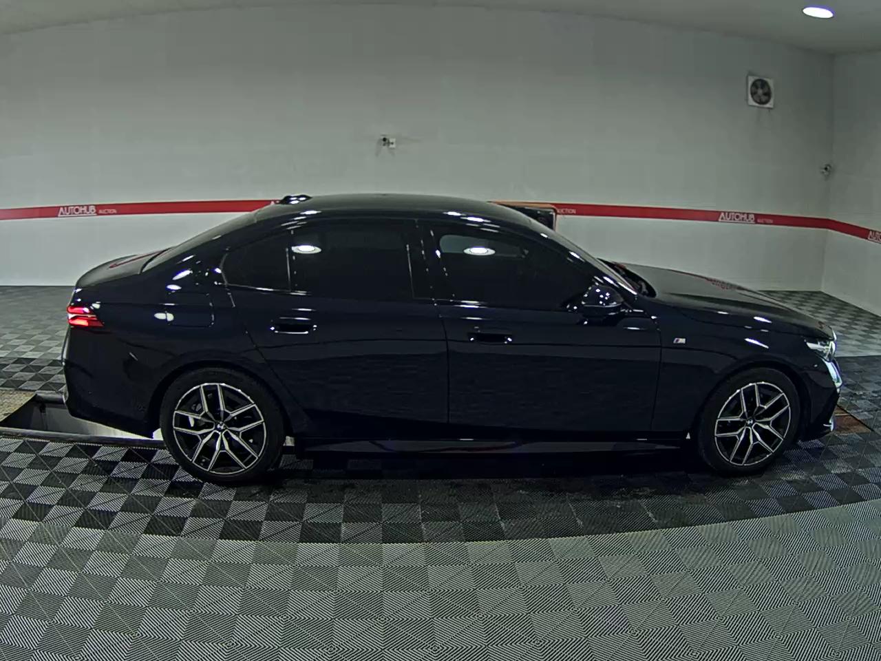 بي إم دبليو 5 Series (8Th Gen) 520I M Sport Pack 2024 SPORT