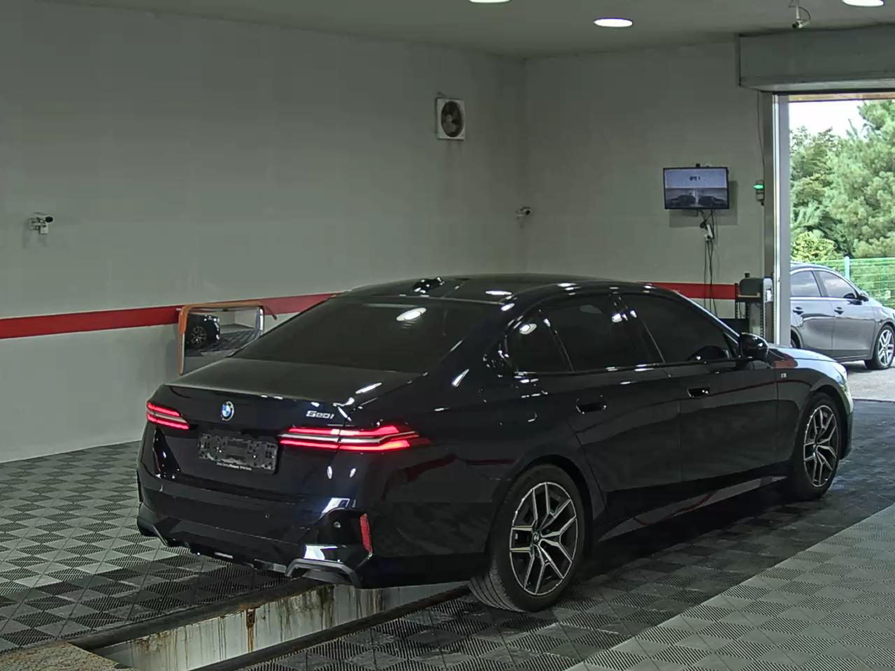 بي إم دبليو 5 Series (8Th Gen) 520I M Sport Pack 2024 SPORT