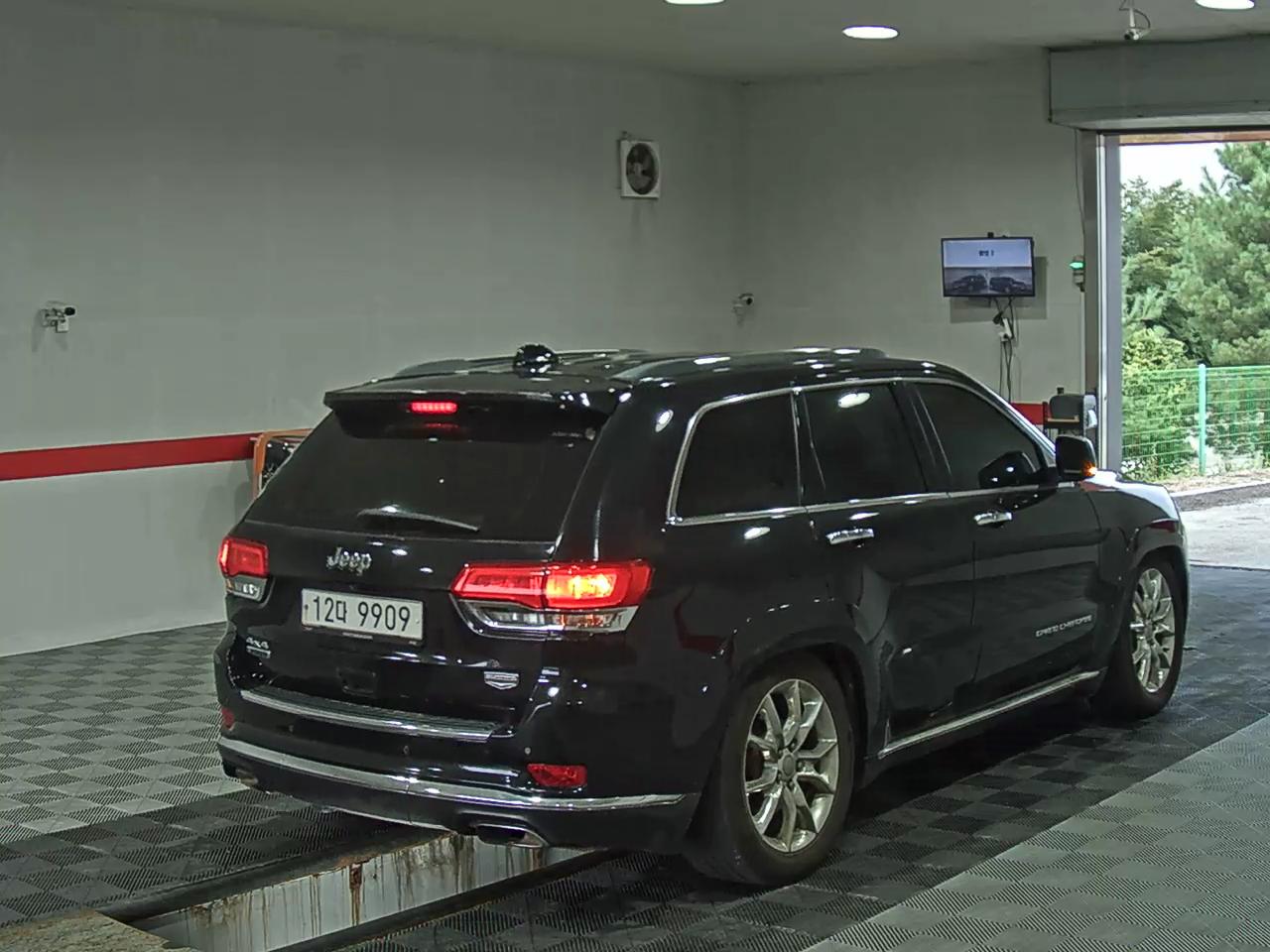جيب Grand شيروكي (Wk2) 3.0 V6 تيربو ديزل Overland Summit 2014 TURBO