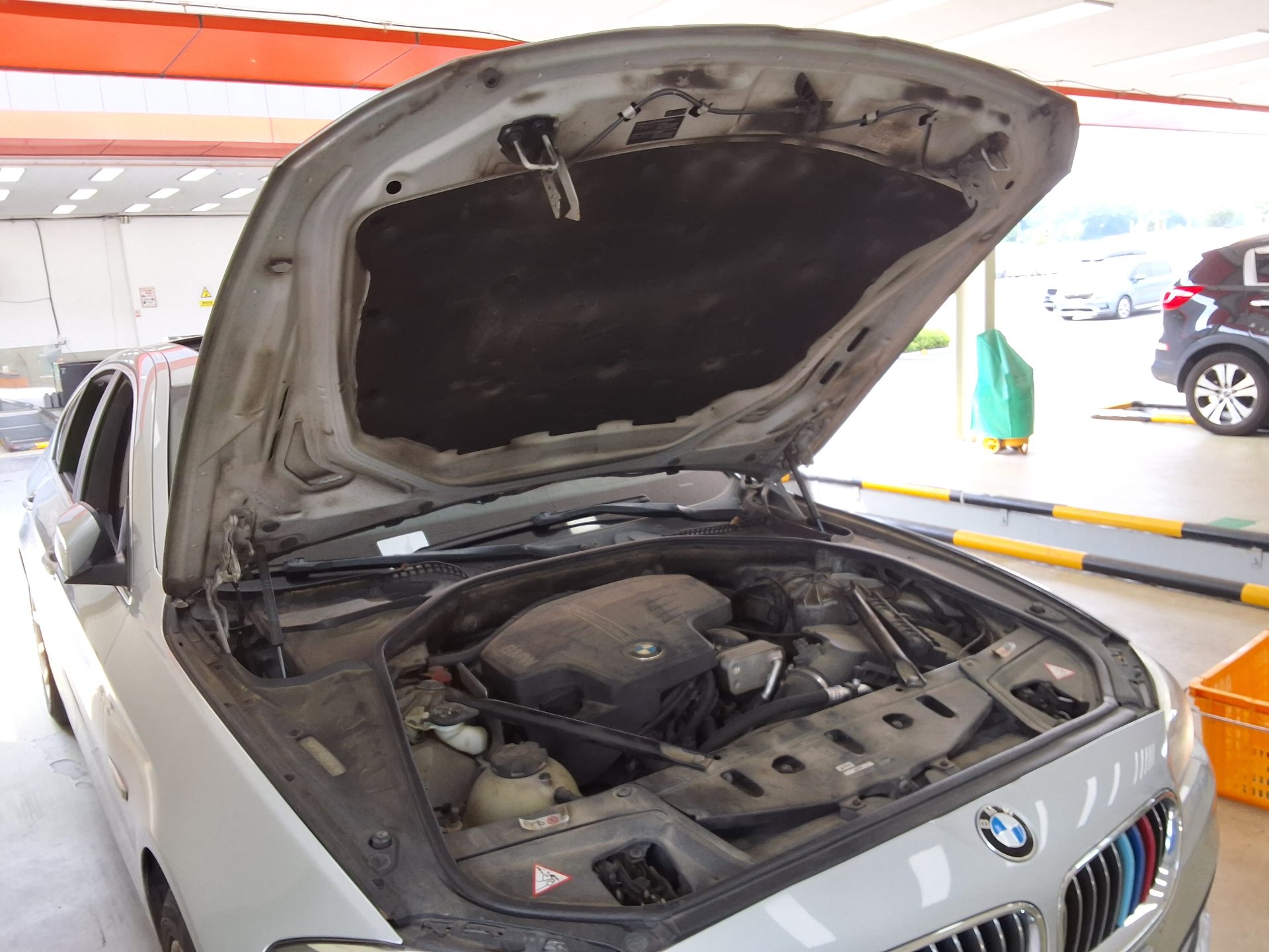 بي إم دبليو 5 Series (6Th Gen) 528I إكس درايف 2014 528i