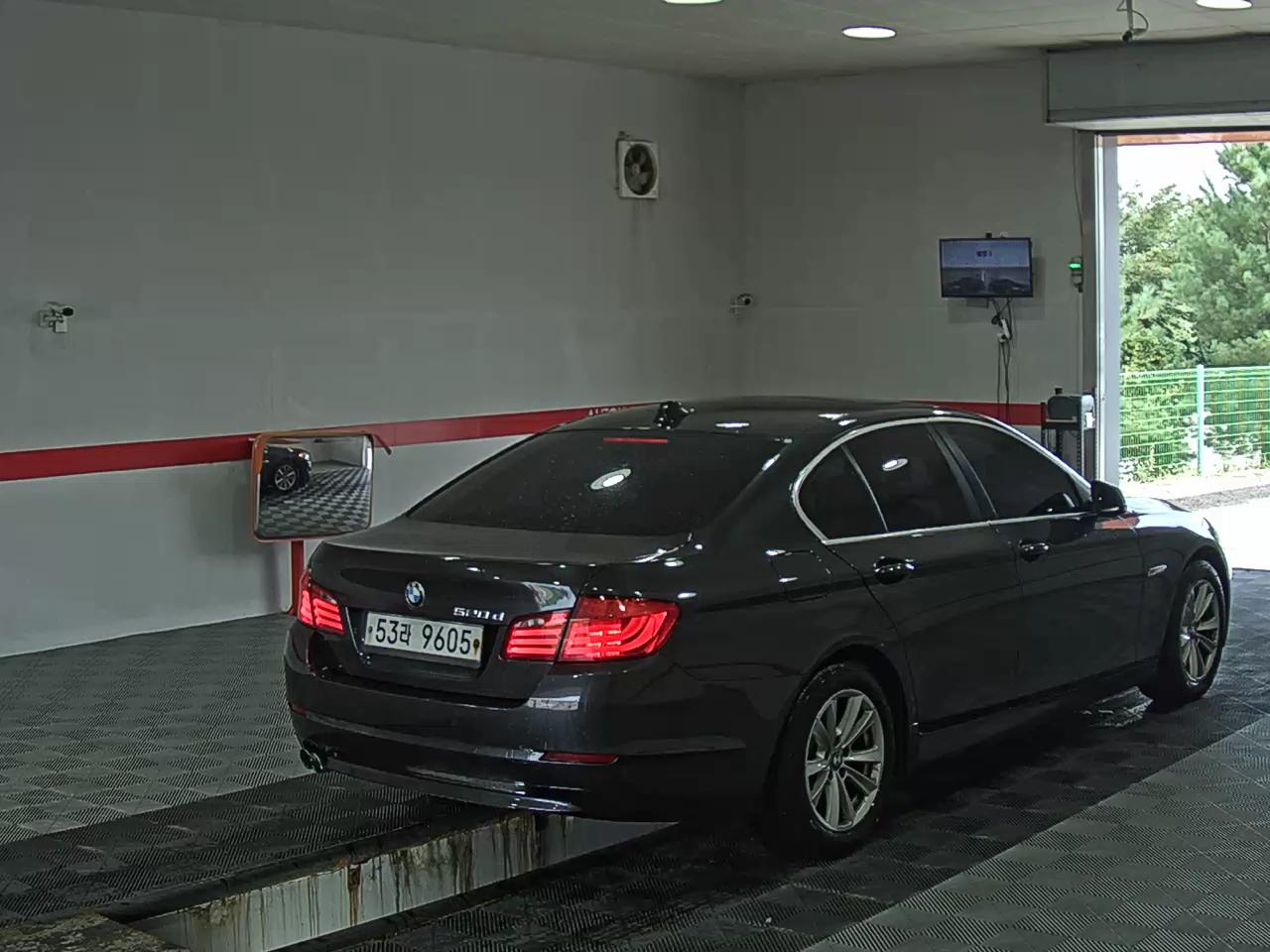 بي إم دبليو 5 Series (6Th Gen) 520D 2013 520d