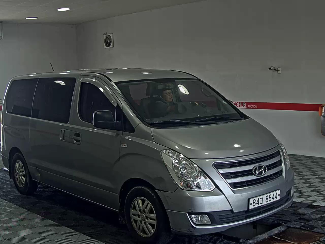 هيونداي جراند ستاركس 5 Seater ديزل فان سمارت 2017 VAN SMART