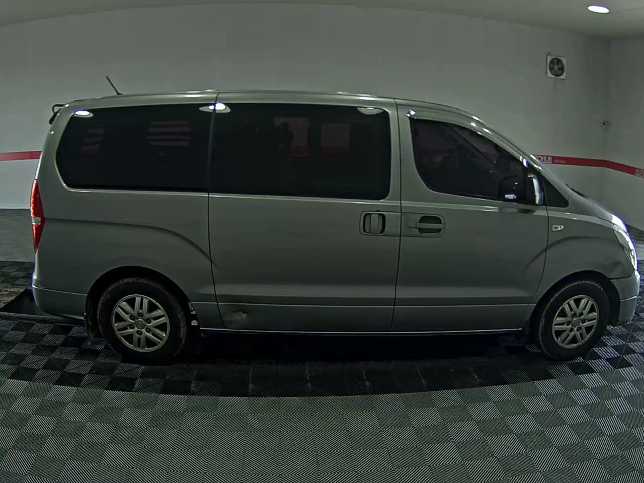 هيونداي جراند ستاركس 5 Seater ديزل فان سمارت 2017 VAN SMART