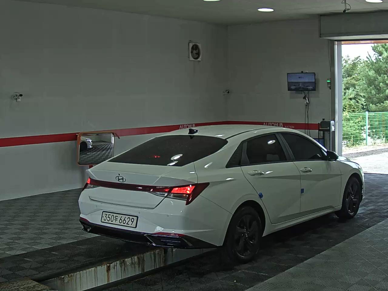 هيونداي أفانتي 2023 MODERN
