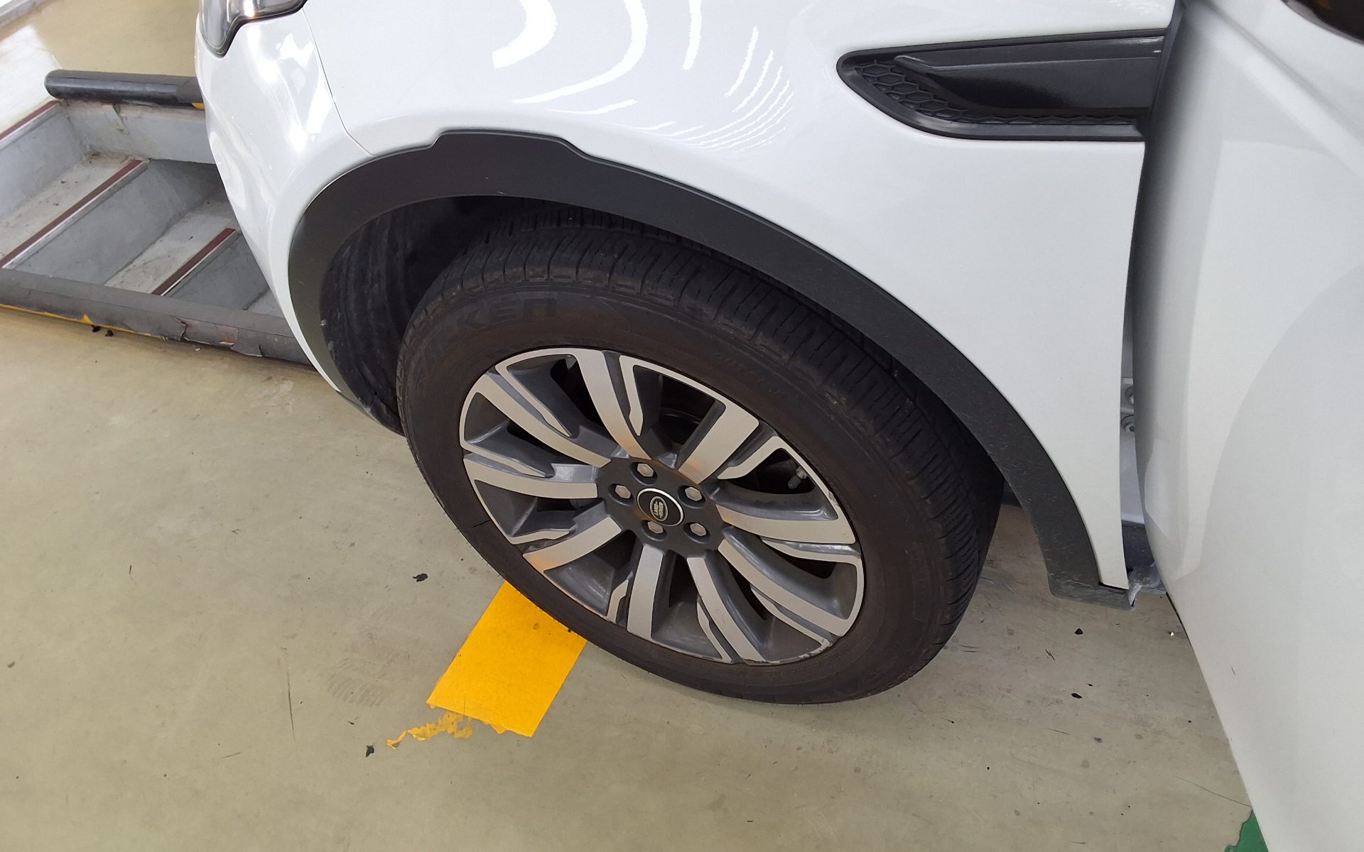 لاند روفر Rover Discovery Sport 2.0 Td4 Hse لكجري 2018 SPORT فاخر