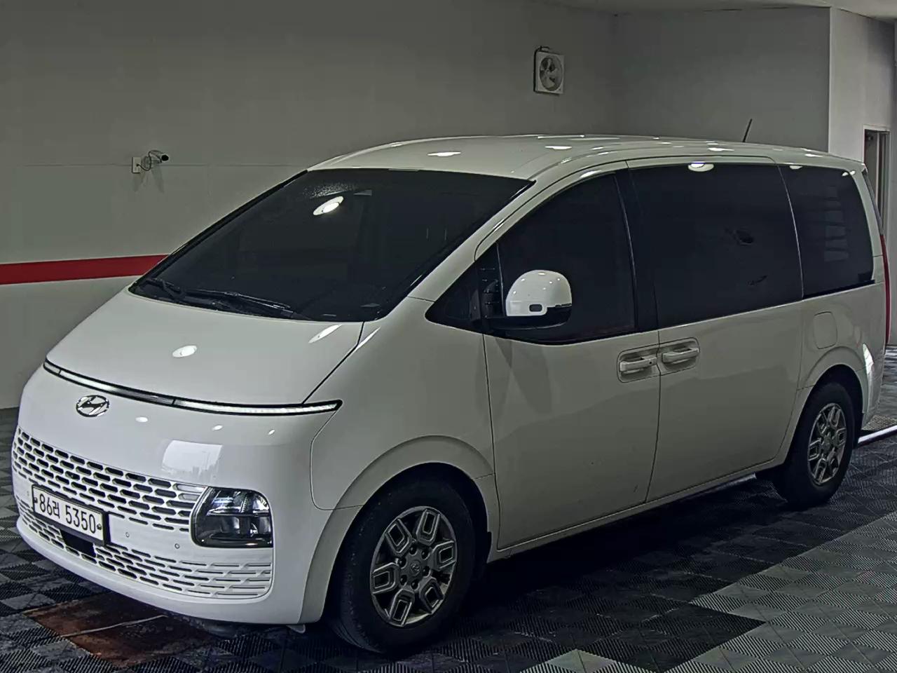 Hyundai Staria