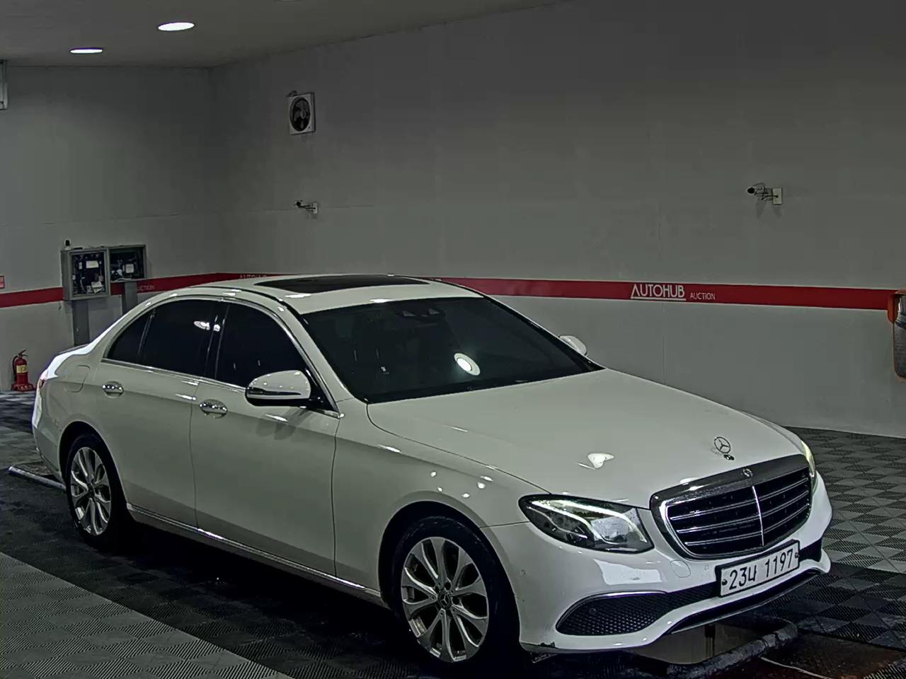 مرسيدس بنز E Class (5Th Gen) E220D فورماتيك إكسكلوسيف 2017 E220d 4MATIC إكسكلوسيف