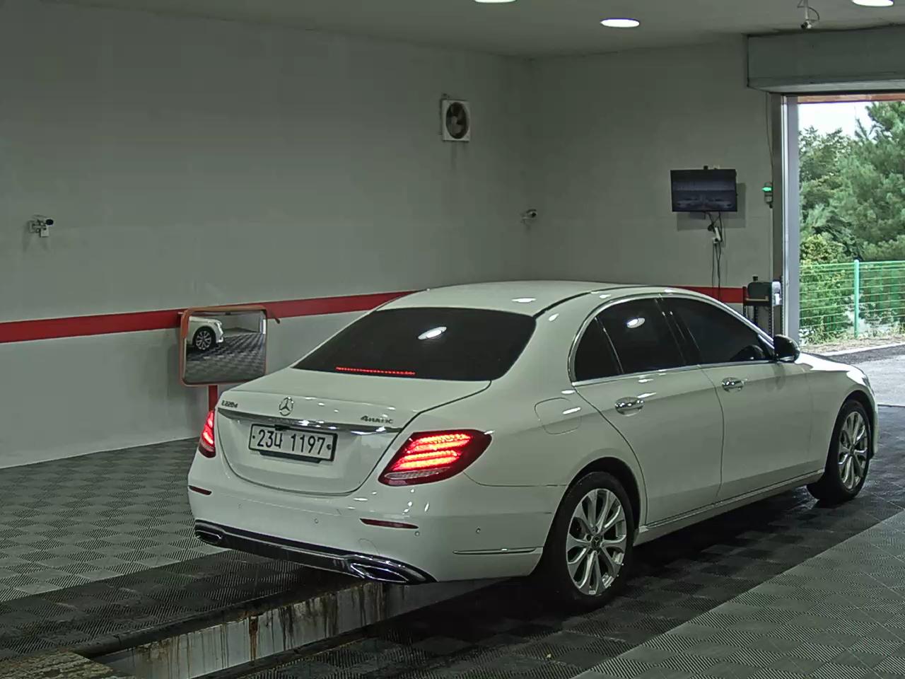 مرسيدس بنز E Class (5Th Gen) E220D فورماتيك إكسكلوسيف 2017 E220d 4MATIC إكسكلوسيف