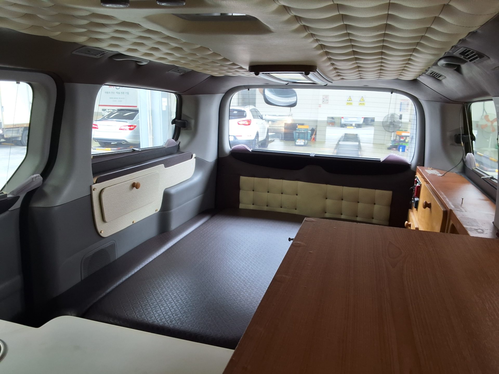 هيونداي جراند ستاركس 12 Seater ديزل Cvx Premier 2011 PREMIER