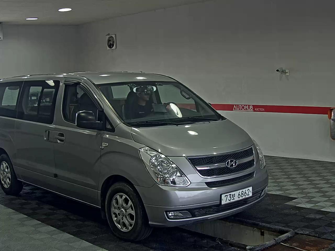 هيونداي جراند ستاركس 12 Seater ديزل Cvx Premier 2011 PREMIER