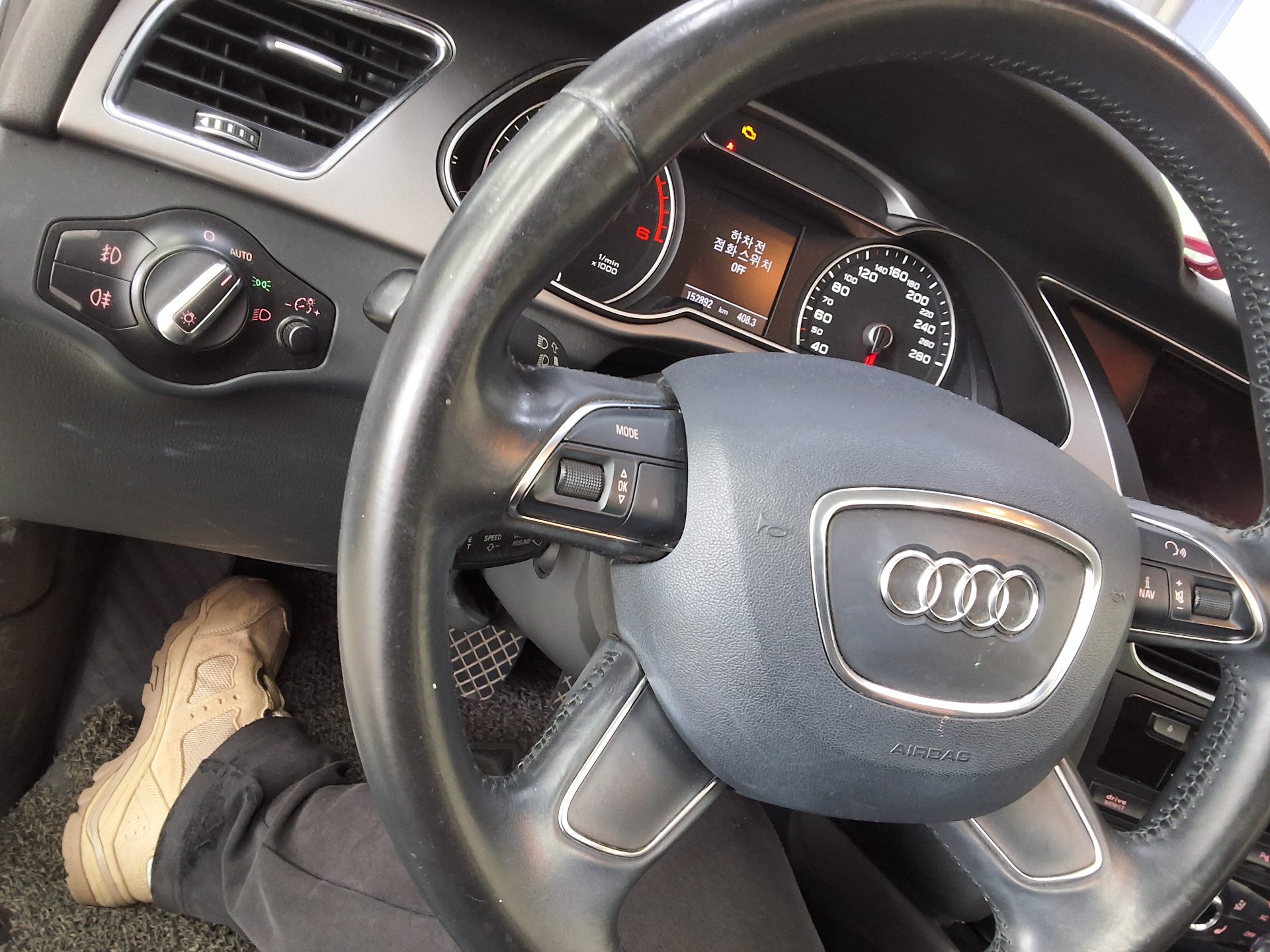 أودي إيه 4 (4Th Gen) 2.0 TDI Dynamic 2013