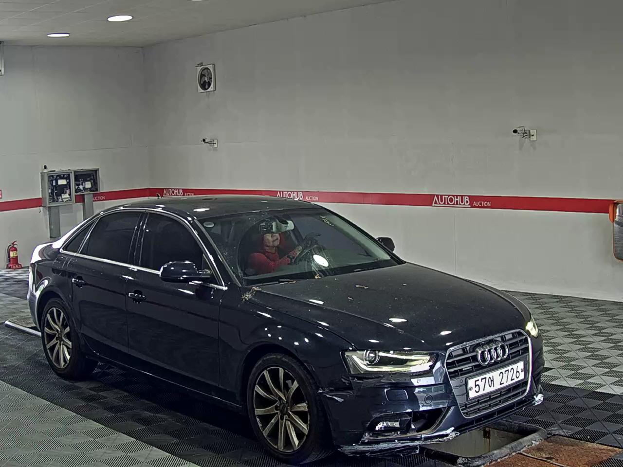 أودي إيه 4 (4Th Gen) 2.0 TDI كواترو Dynamic 2014