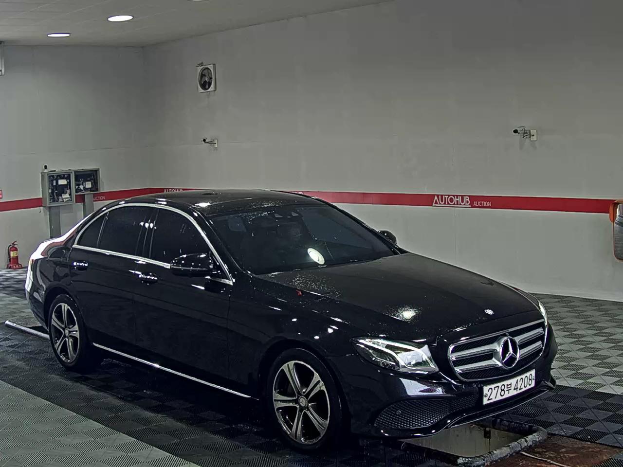 مرسيدس بنز E Class (5Th Gen) E300 فورماتيك Avantgarde 2017 4MATIC