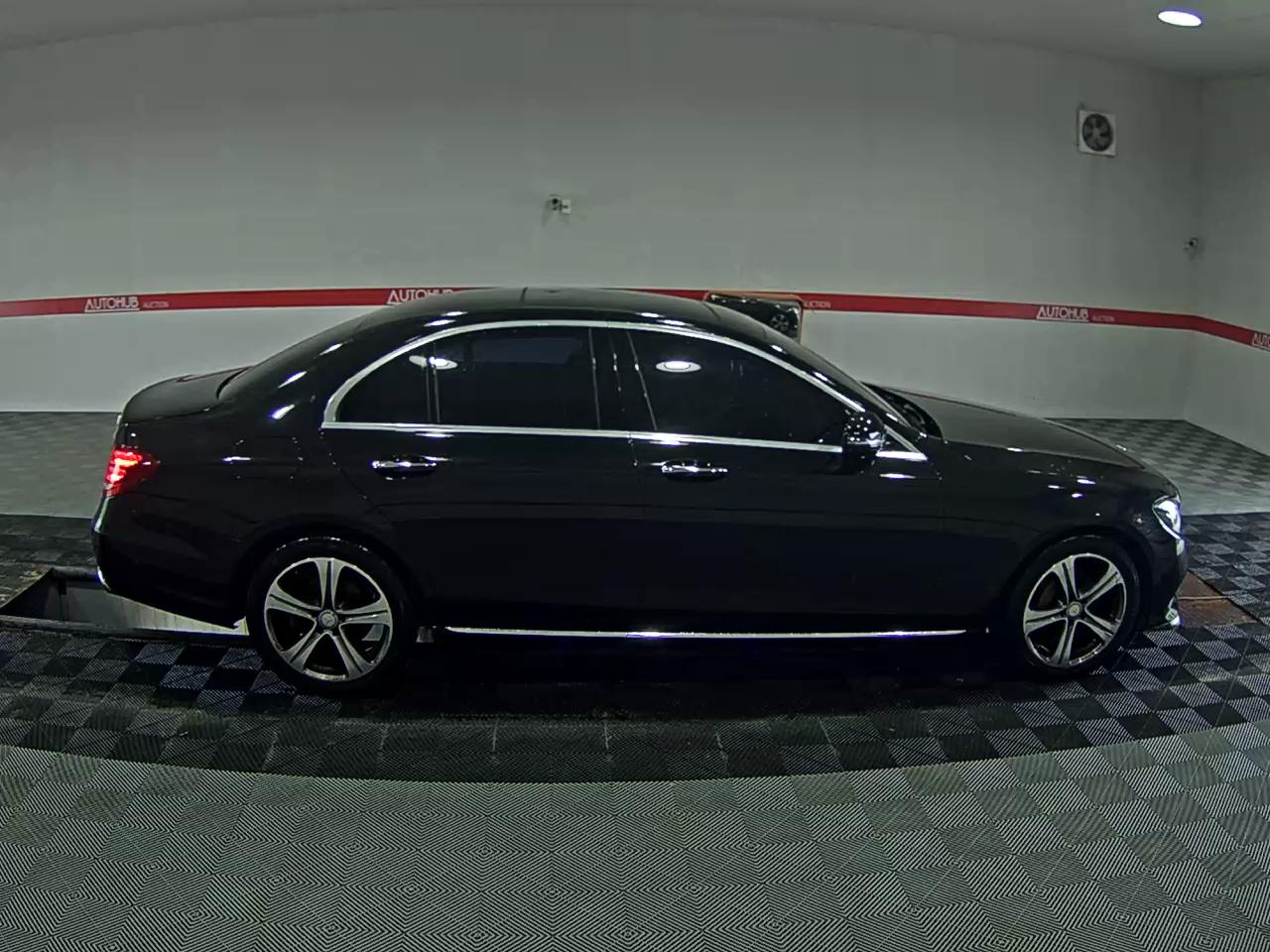 مرسيدس بنز E Class (5Th Gen) E300 فورماتيك Avantgarde 2017 4MATIC