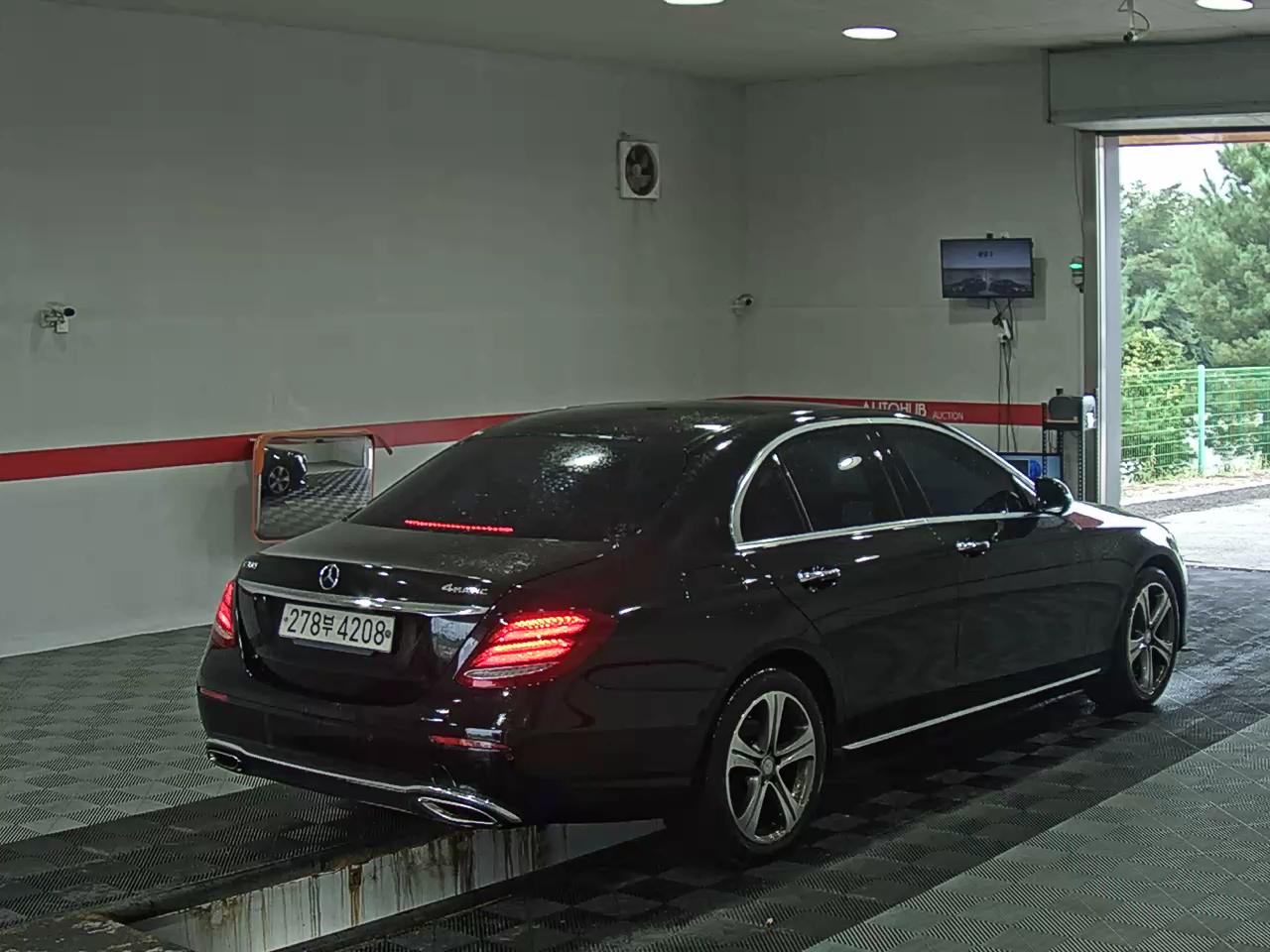 مرسيدس بنز E Class (5Th Gen) E300 فورماتيك Avantgarde 2017 4MATIC