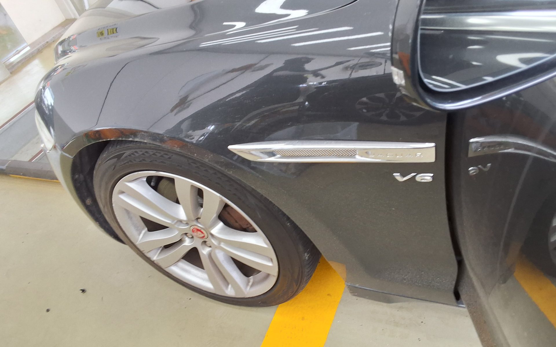 جاكوار Xj (8Th Gen) 3.0 Sc Lwb بريميوم لكجري 2014 بريميوم فاخر