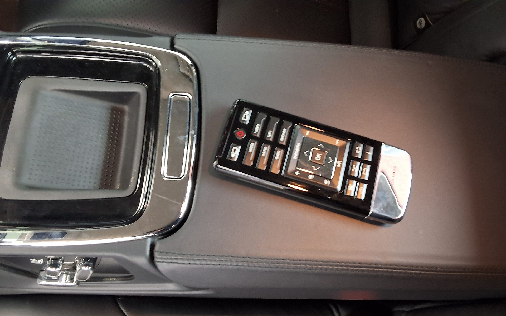 جاكوار Xj (8Th Gen) 3.0 Sc Lwb بريميوم لكجري 2014 بريميوم فاخر