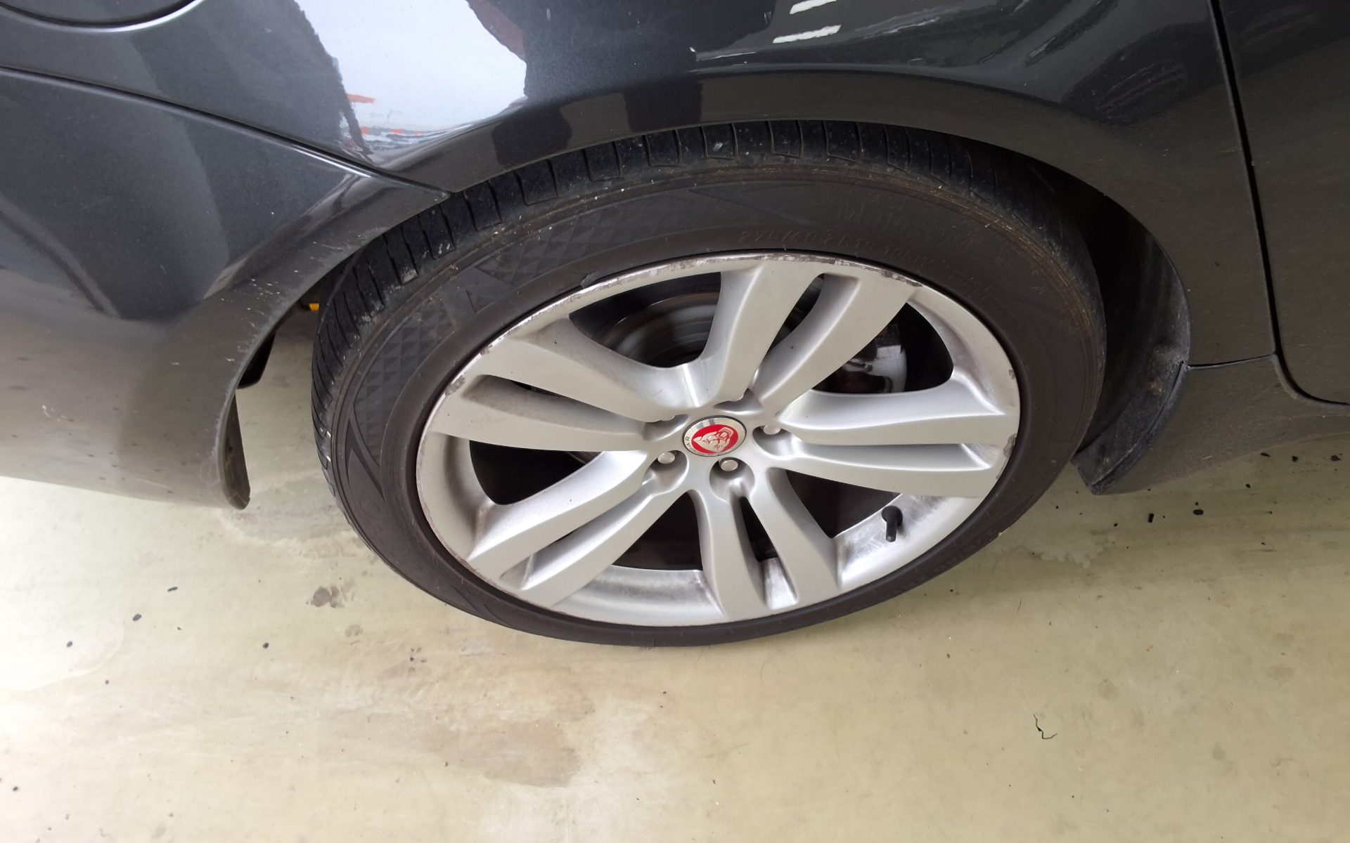 جاكوار Xj (8Th Gen) 3.0 Sc Lwb بريميوم لكجري 2014 بريميوم فاخر