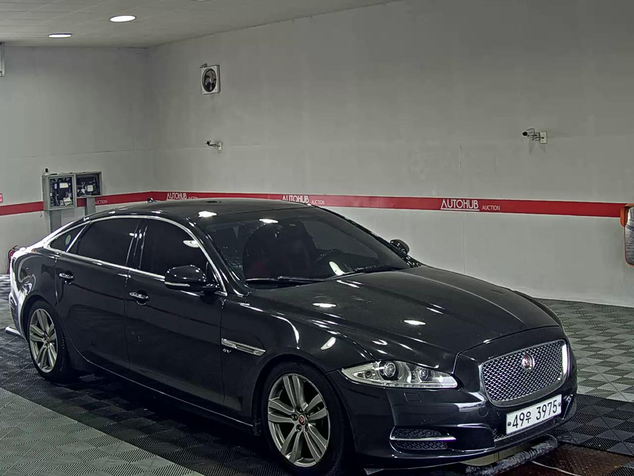 جاكوار Xj (8Th Gen) 3.0 Sc Lwb بريميوم لكجري 2014 بريميوم فاخر