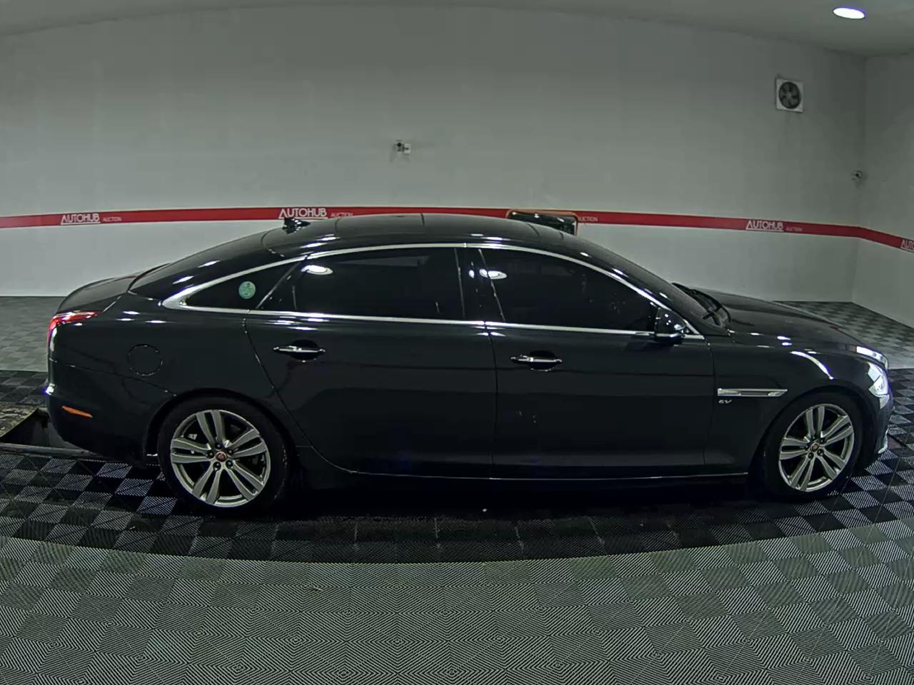 جاكوار Xj (8Th Gen) 3.0 Sc Lwb بريميوم لكجري 2014 بريميوم فاخر