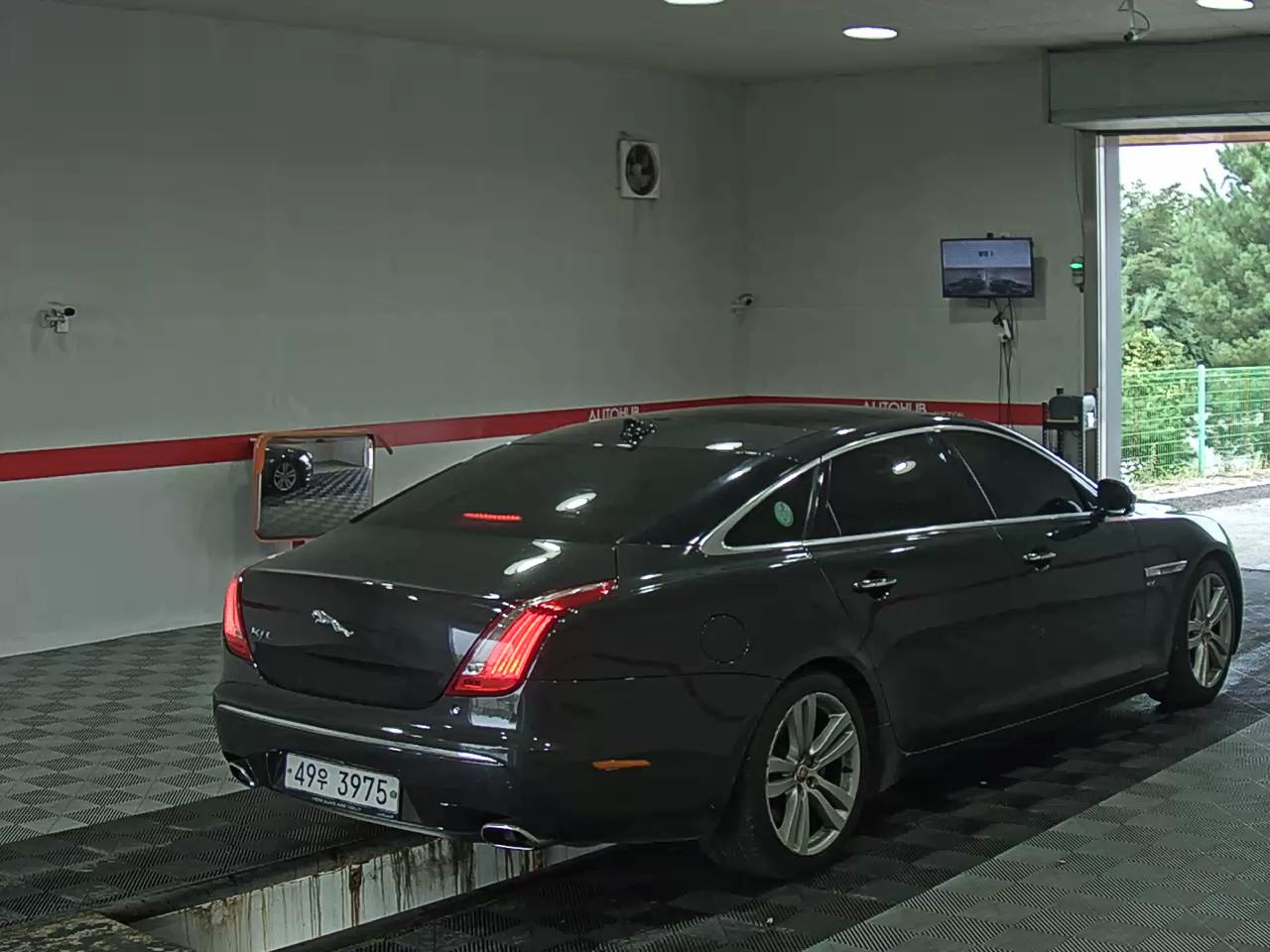 جاكوار Xj (8Th Gen) 3.0 Sc Lwb بريميوم لكجري 2014 بريميوم فاخر