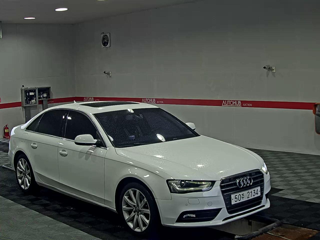 أودي إيه 4 (4Th Gen) 2.0 TDI Dynamic 2013