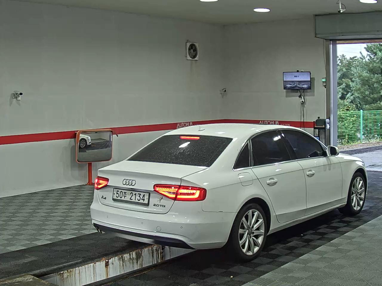 أودي إيه 4 (4Th Gen) 2.0 TDI Dynamic 2013