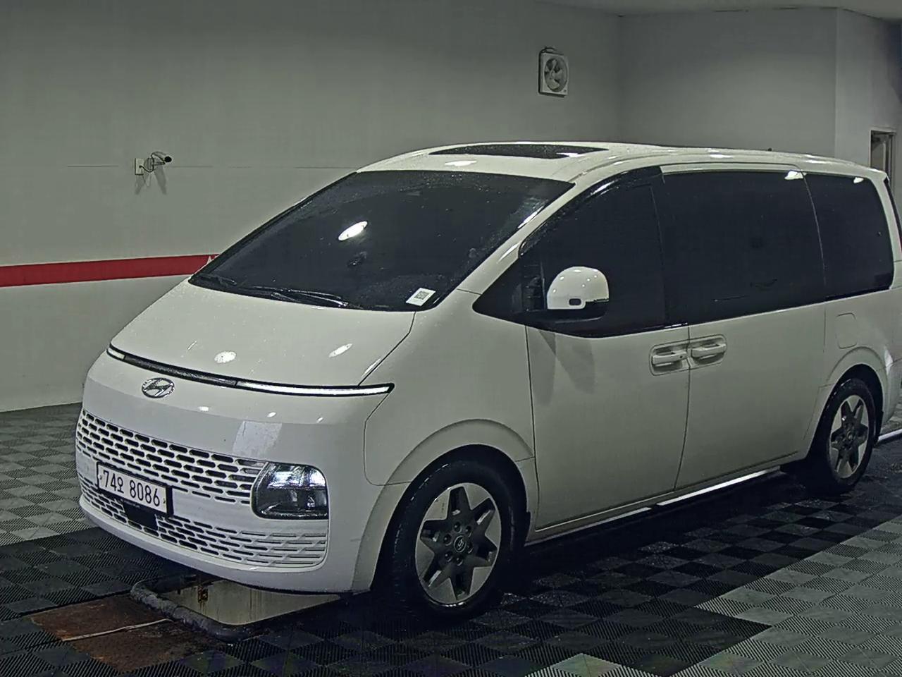 Hyundai Staria